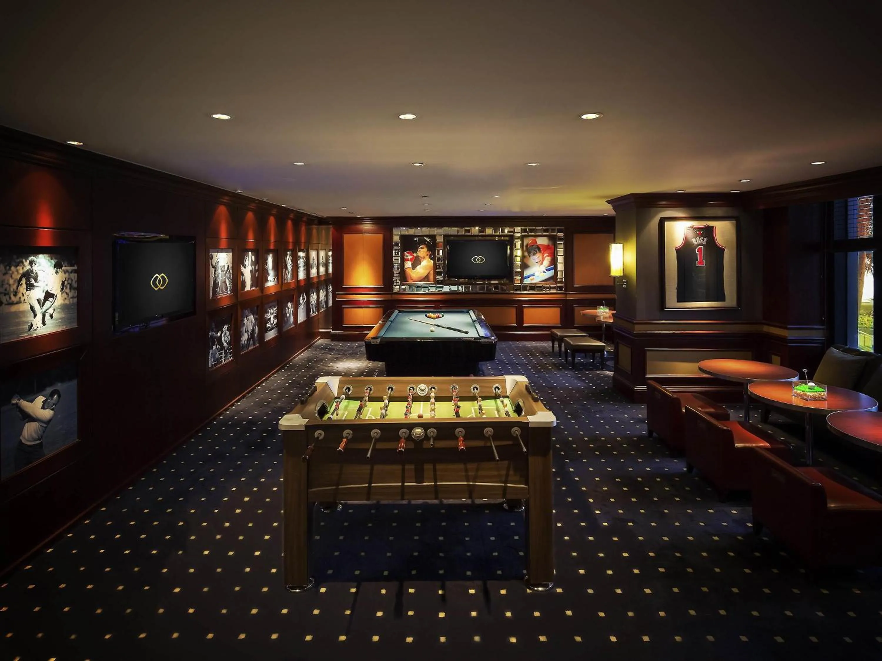 Lounge or bar in Sofitel Philippine Plaza Manila