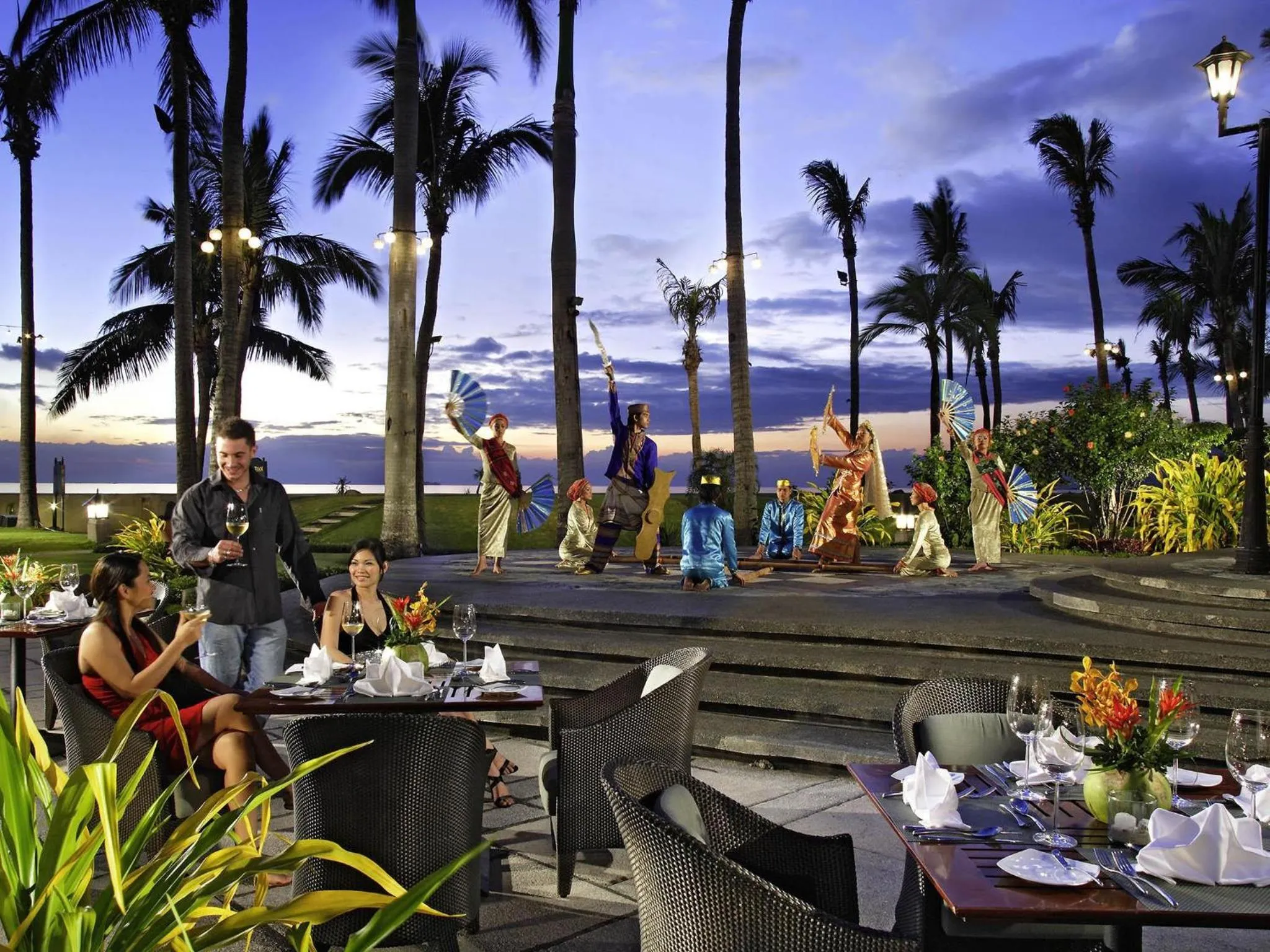 Restaurant/places to eat in Sofitel Philippine Plaza Manila