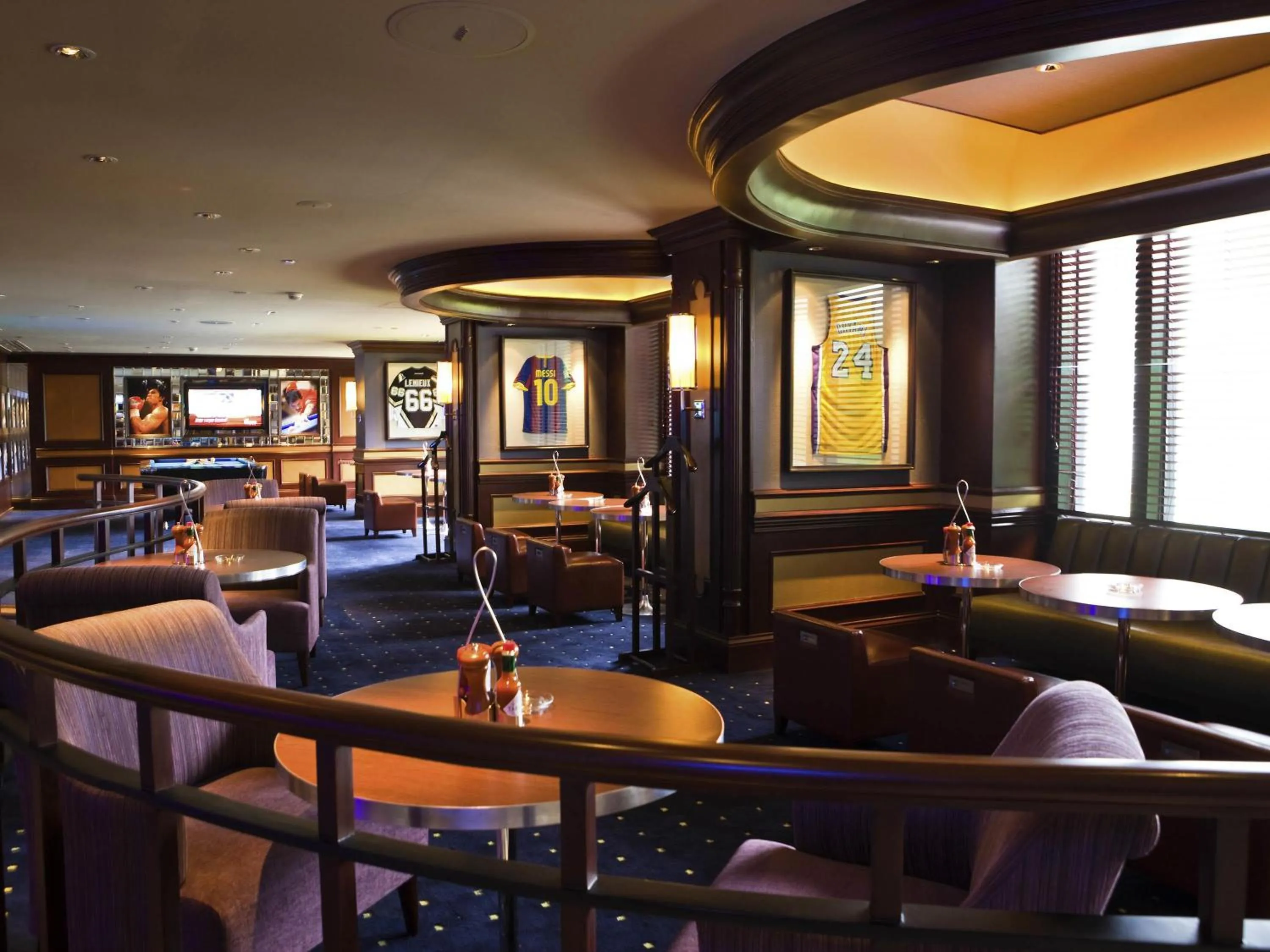 Lounge or bar in Sofitel Philippine Plaza Manila