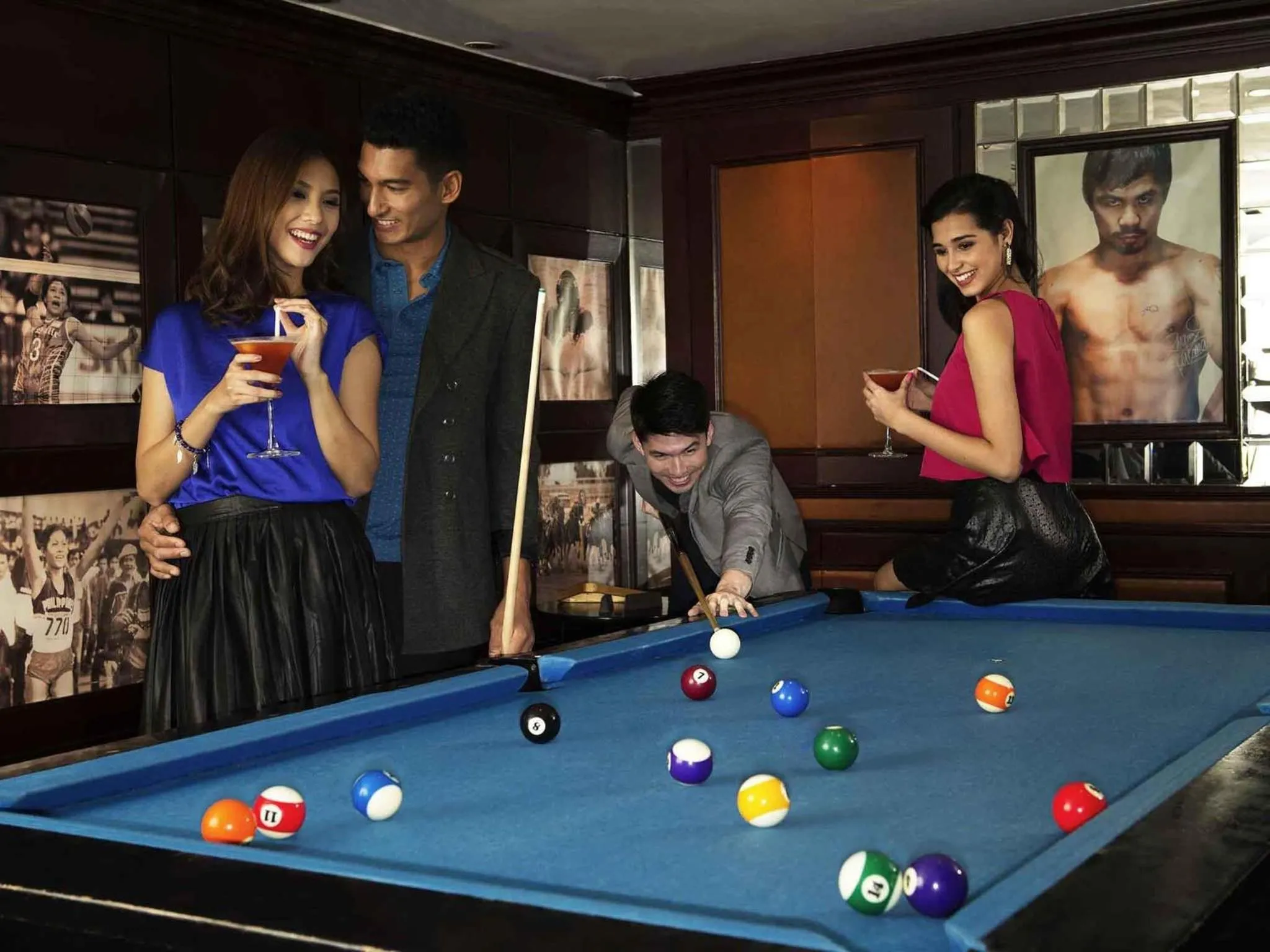 Lounge or bar in Sofitel Philippine Plaza Manila