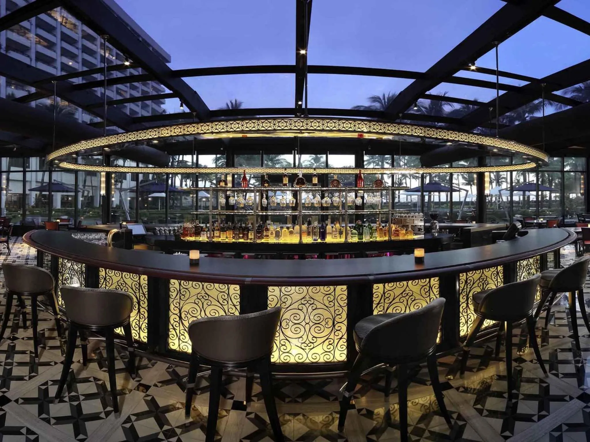 Lounge or bar in Sofitel Philippine Plaza Manila