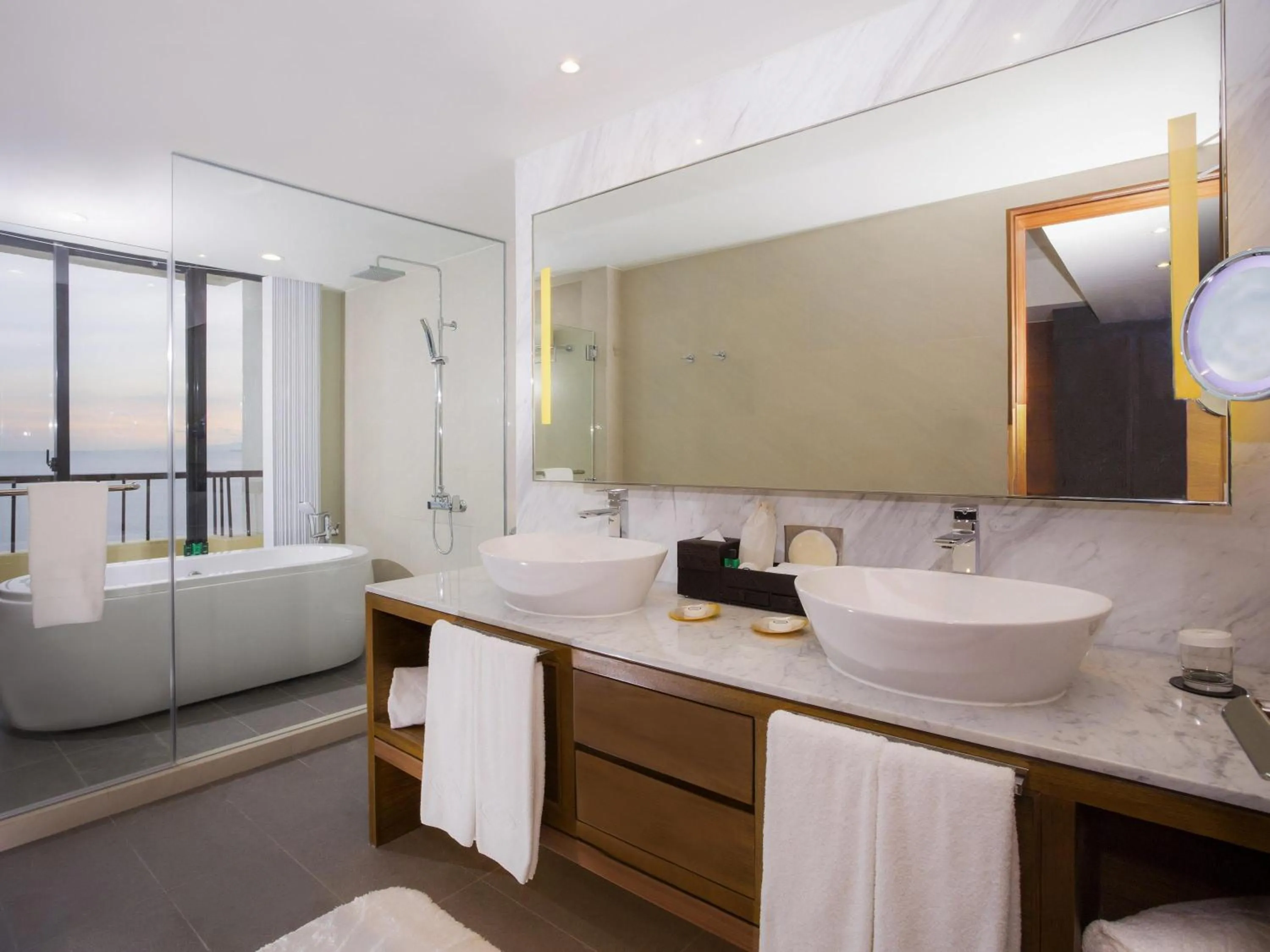 Bedroom in Sofitel Philippine Plaza Manila