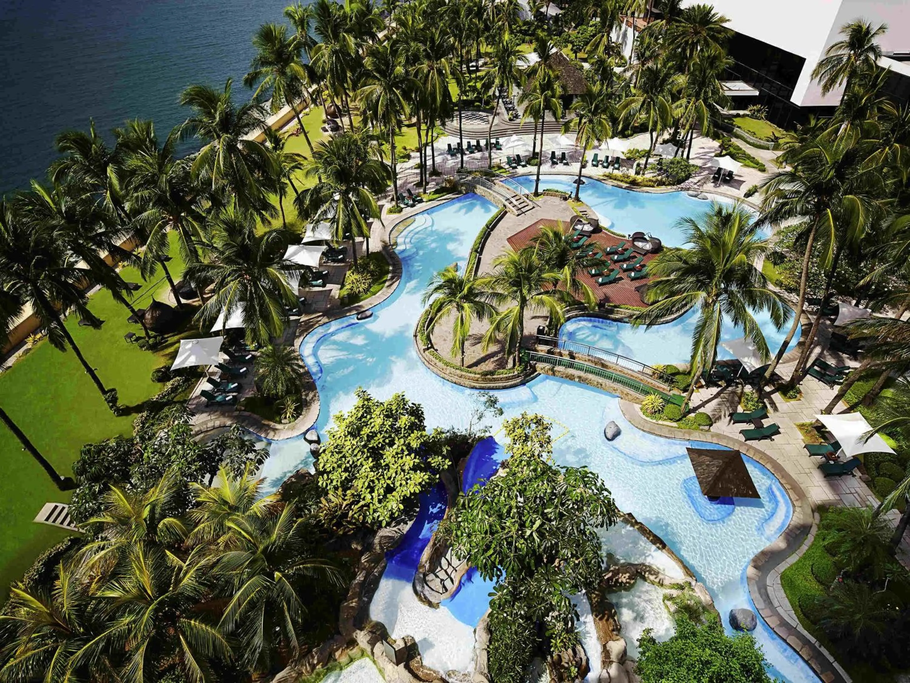 Bedroom in Sofitel Philippine Plaza Manila