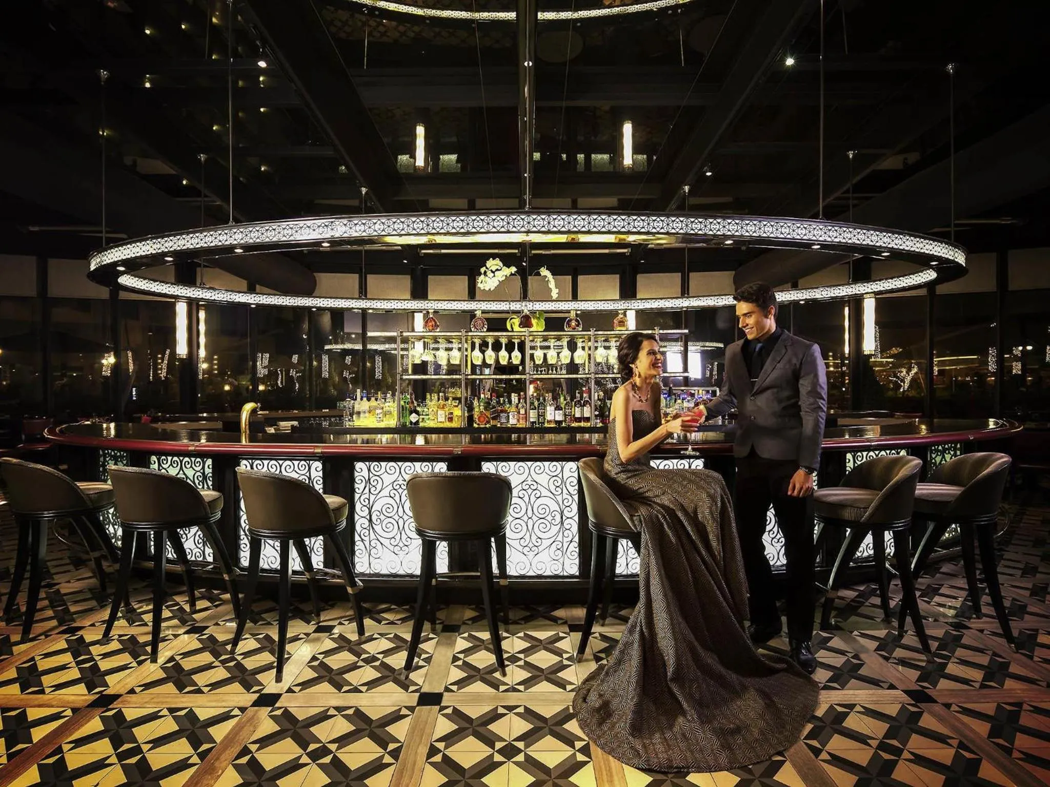 Lounge or bar in Sofitel Philippine Plaza Manila