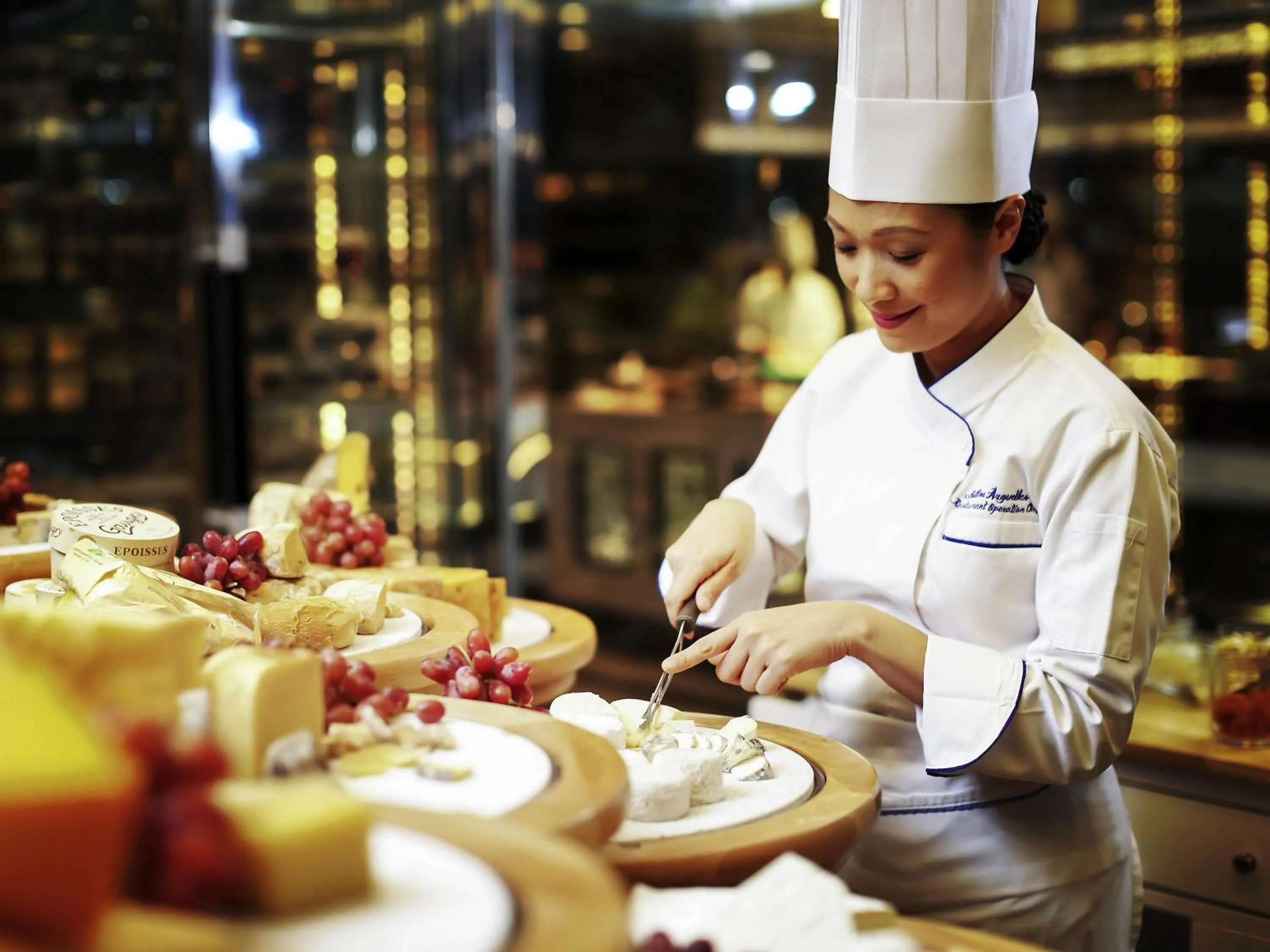 Restaurant/places to eat in Sofitel Philippine Plaza Manila