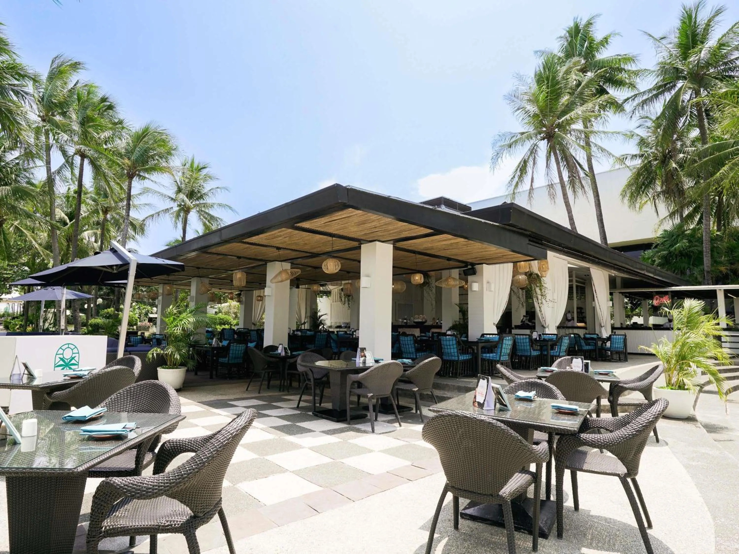 Restaurant/places to eat in Sofitel Philippine Plaza Manila