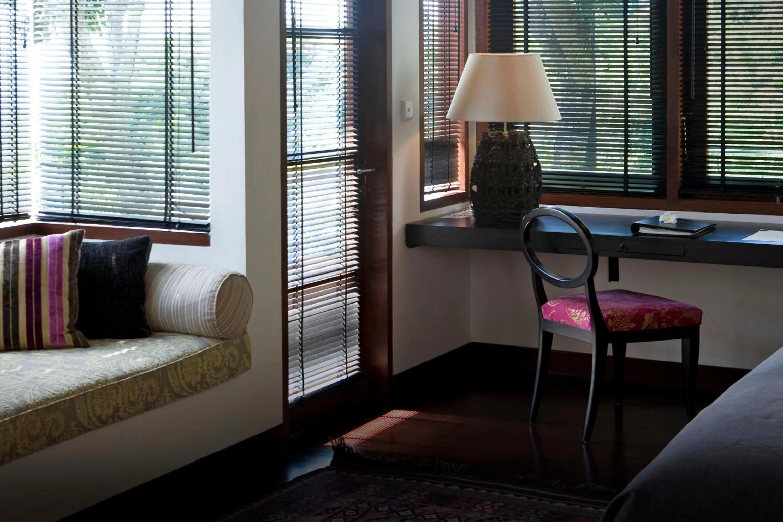 Seating area, Bed in The Damai