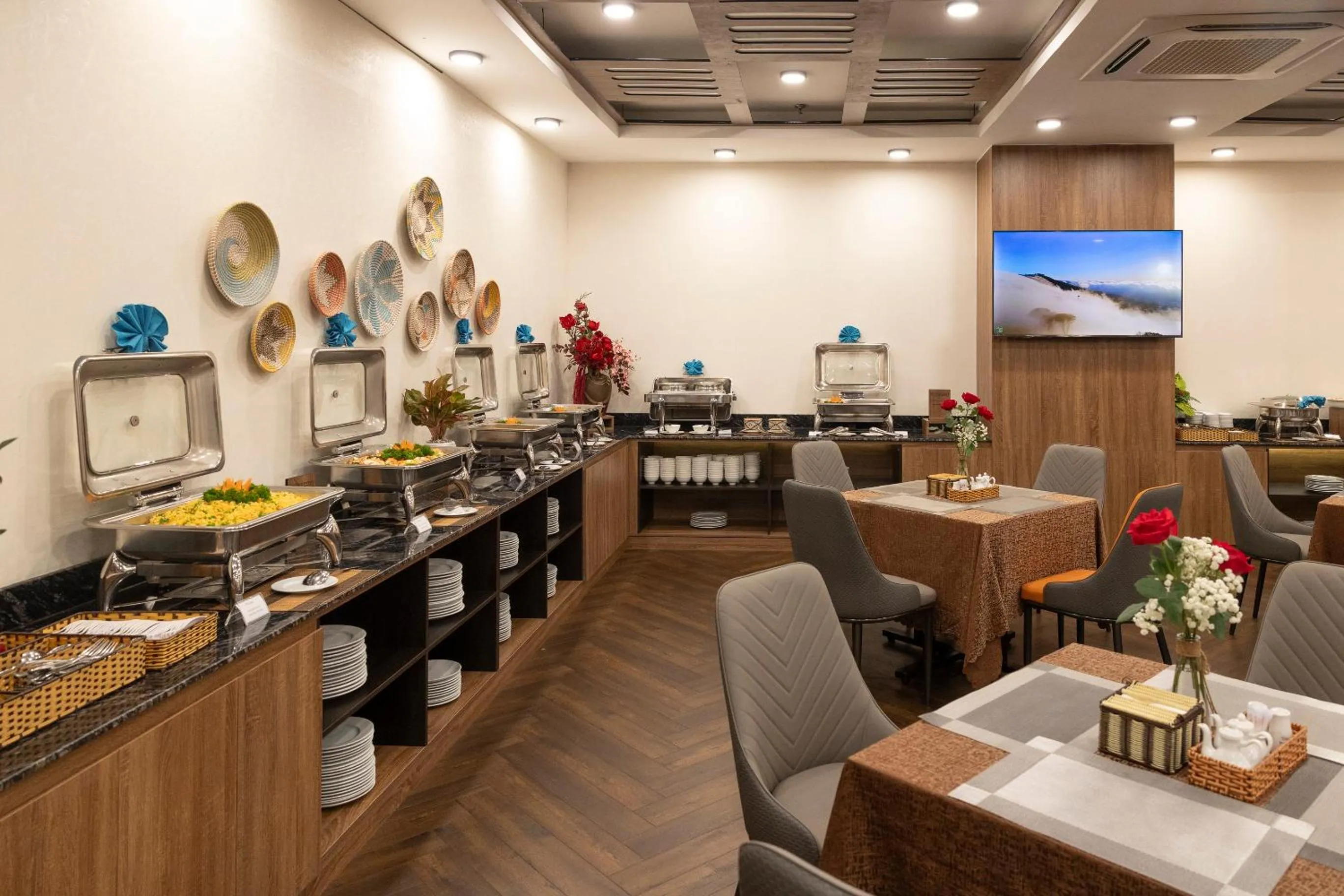 Restaurant/places to eat in Sen Viet Hotel