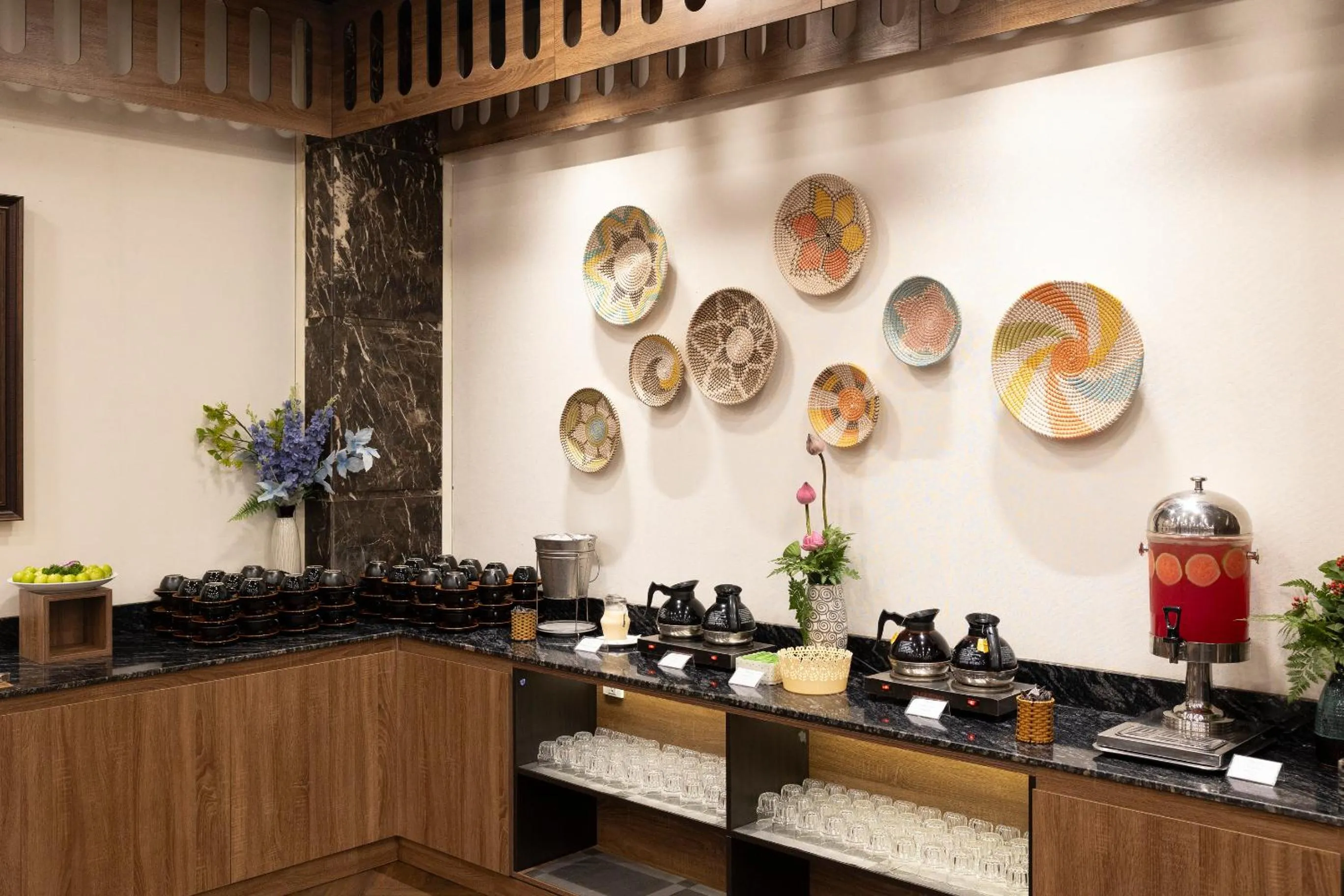 Restaurant/places to eat in Sen Viet Hotel