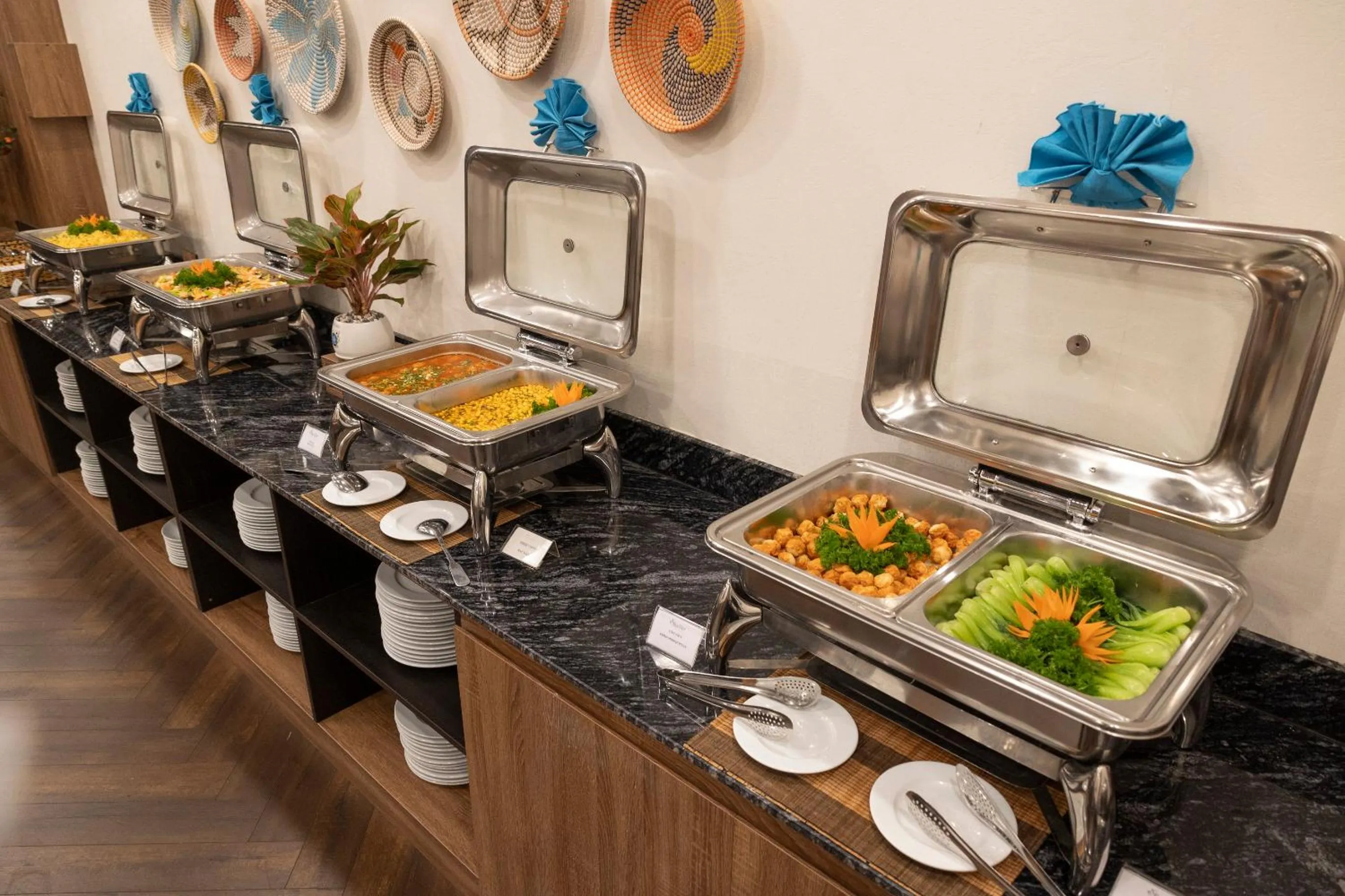 Restaurant/places to eat in Sen Viet Hotel