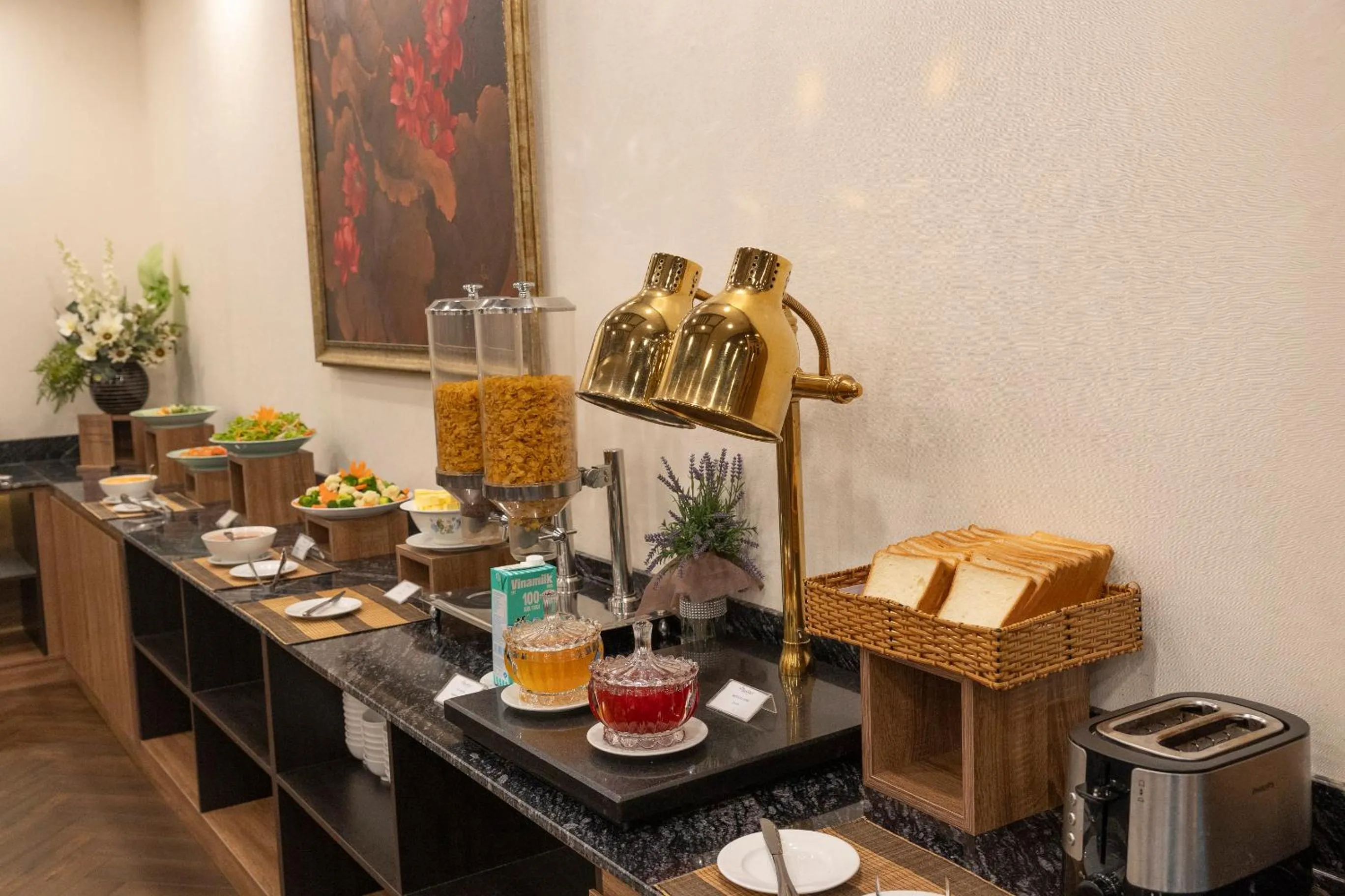 Restaurant/places to eat in Sen Viet Hotel