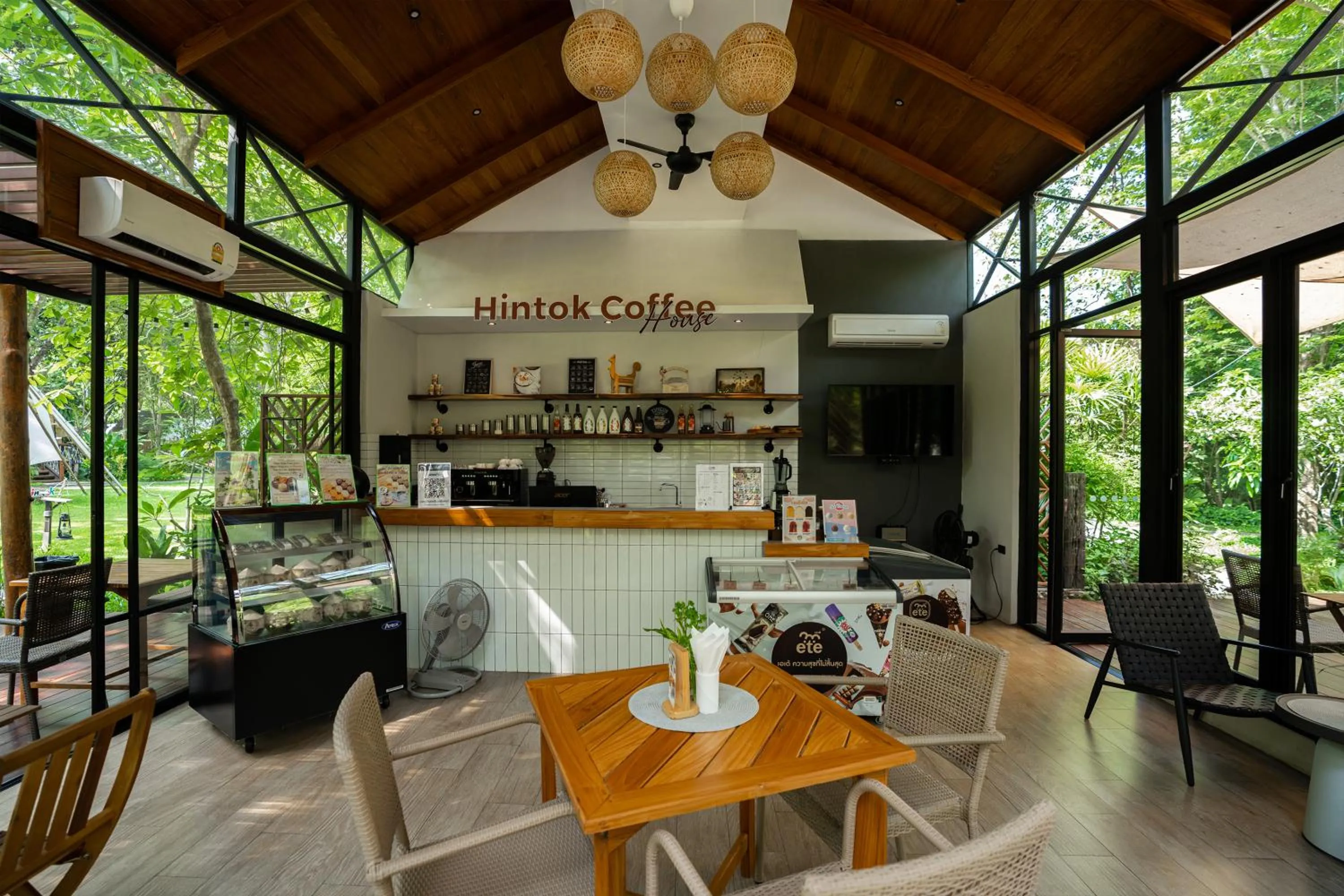 Property building in Hintok River Camp