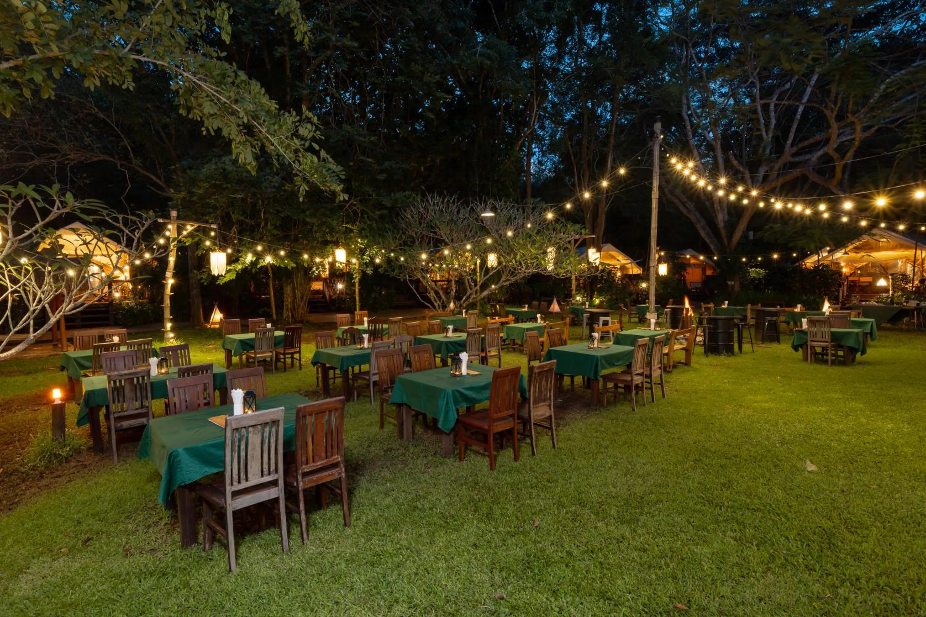 Dining area in Hintok River Camp