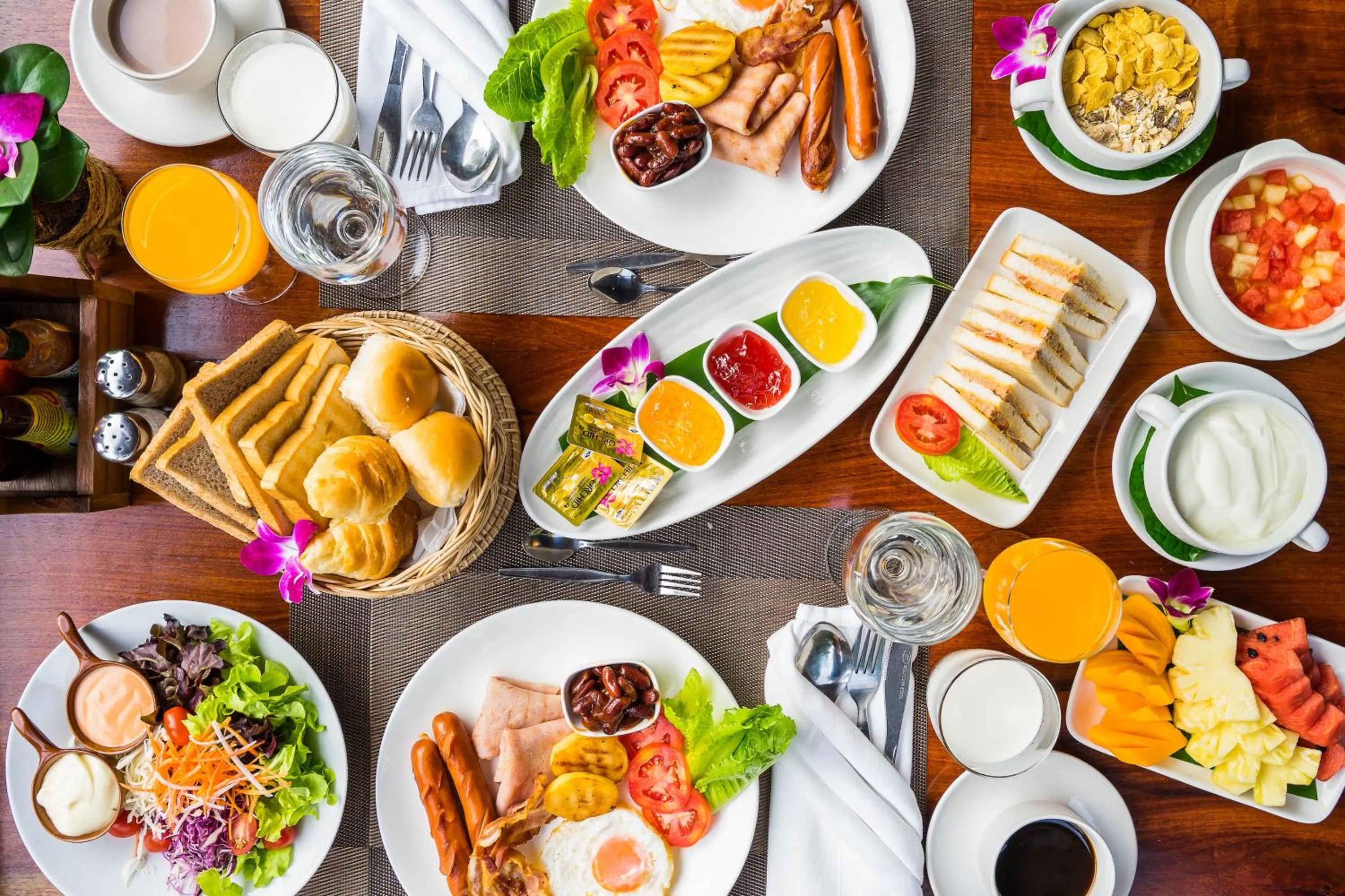 Food and drinks in Hintok River Camp