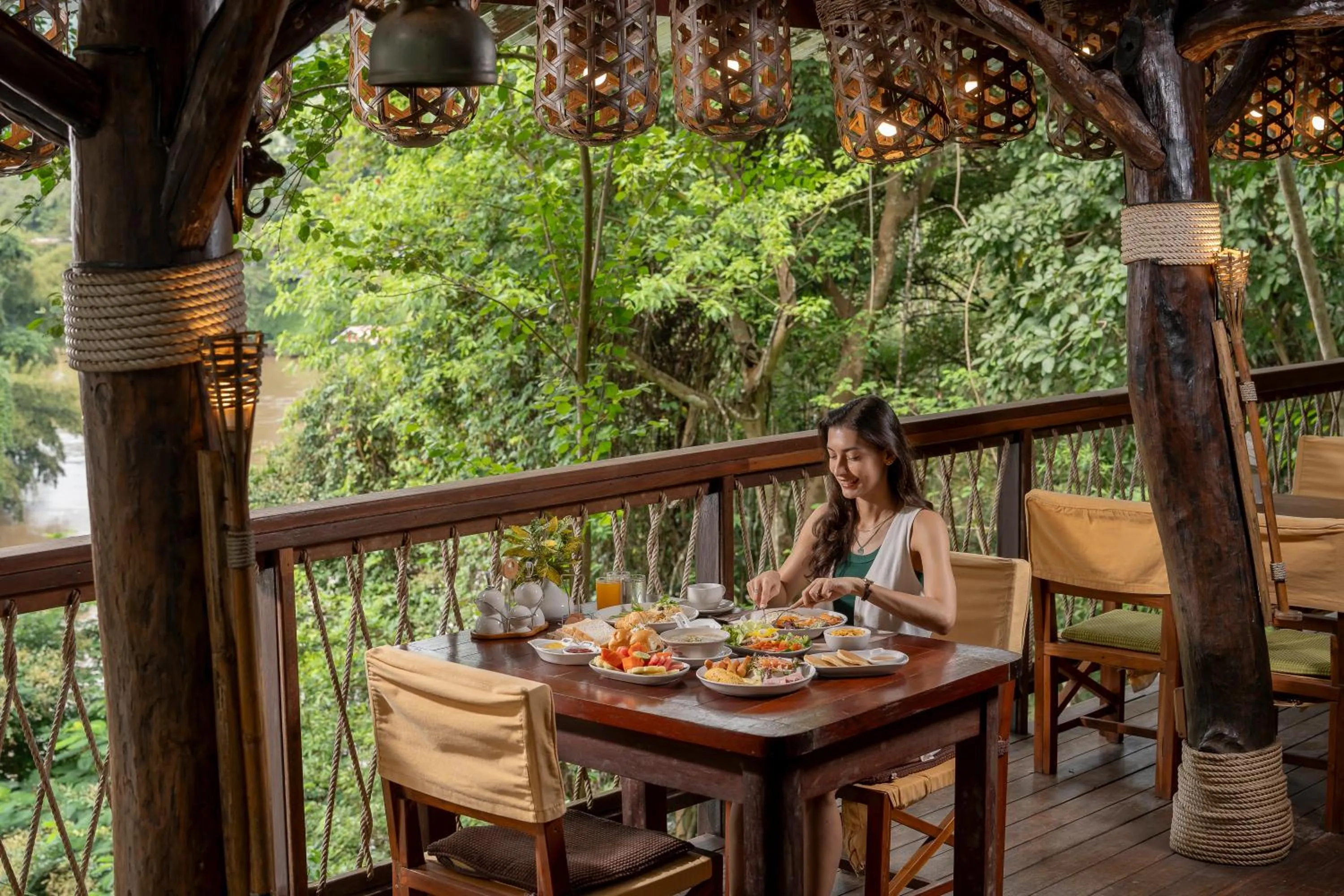 Restaurant/places to eat in Hintok River Camp