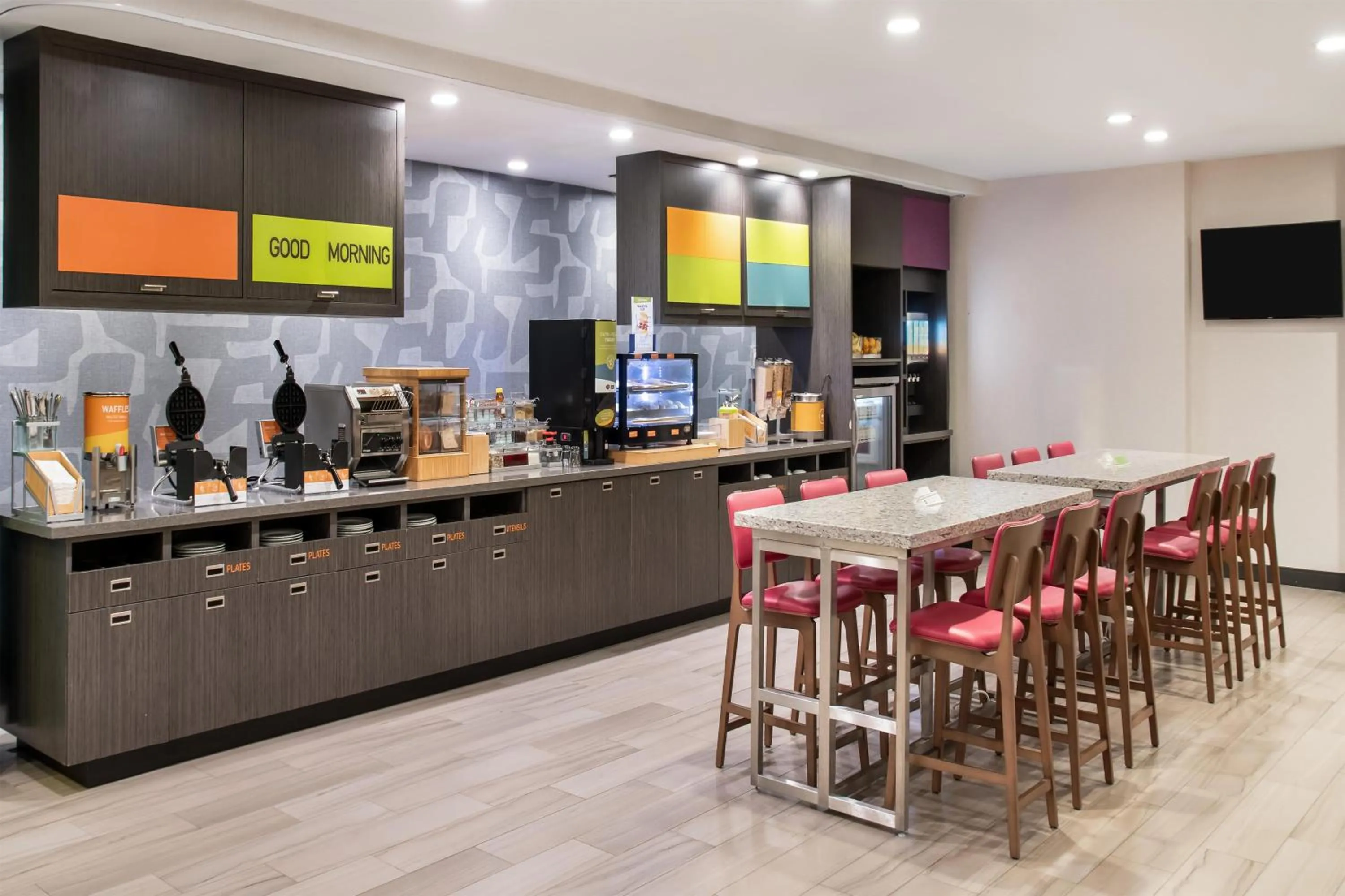 Breakfast in Home2 Suites Pensacola I-10 At North Davis Hwy