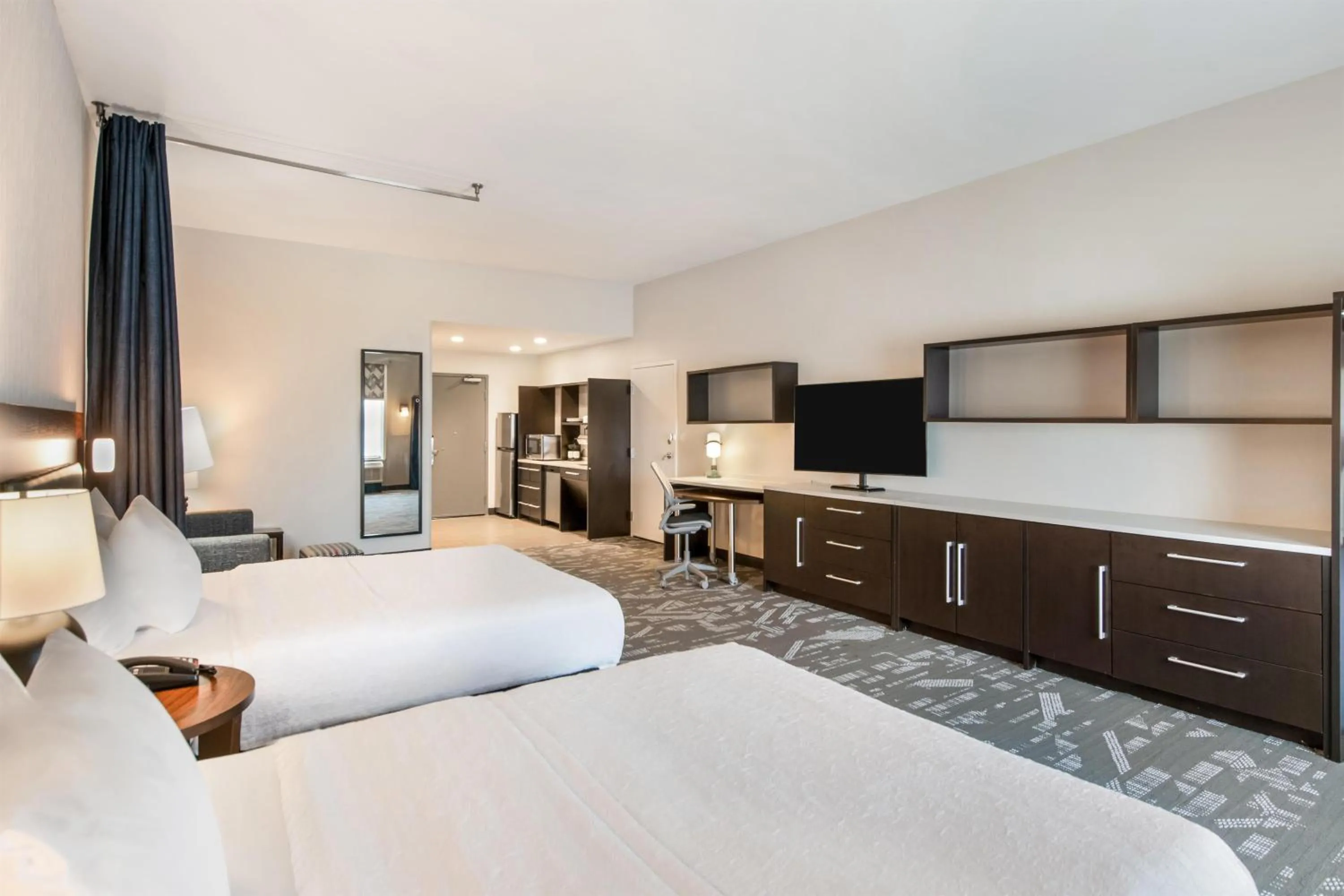 Bed in Home2 Suites Pensacola I-10 At North Davis Hwy