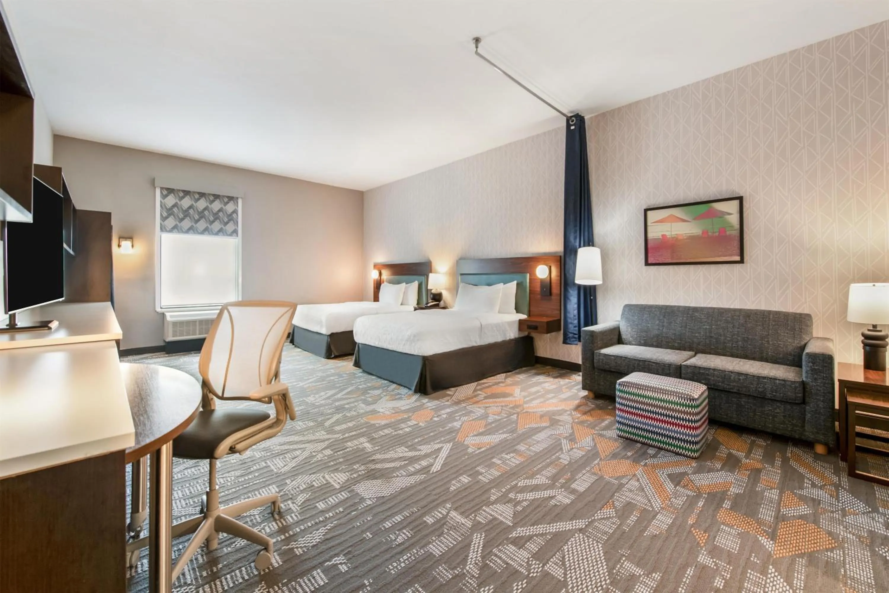 Living room, Bed in Home2 Suites Pensacola I-10 At North Davis Hwy