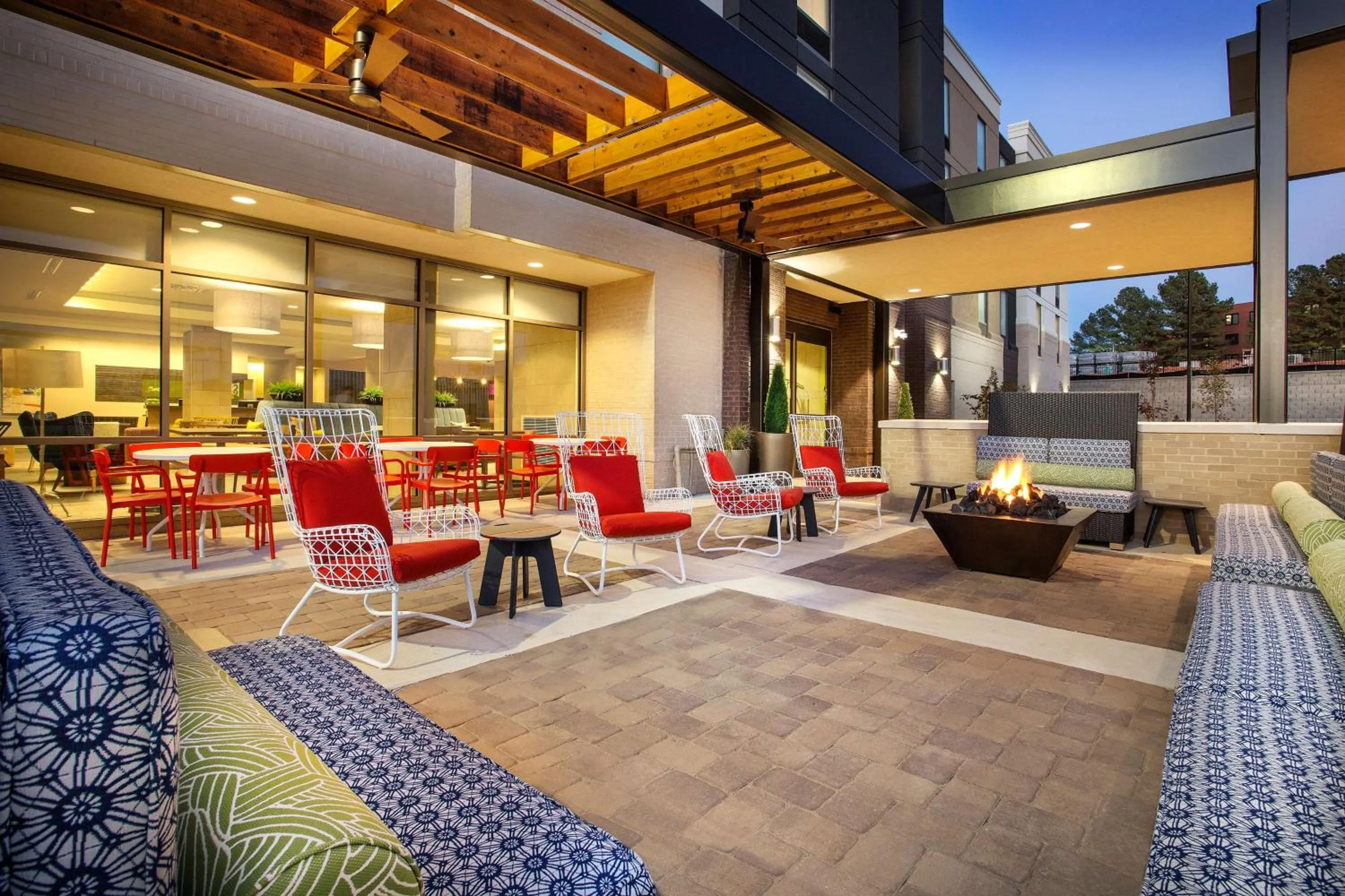 Patio in Home2 Suites By Hilton Oxford