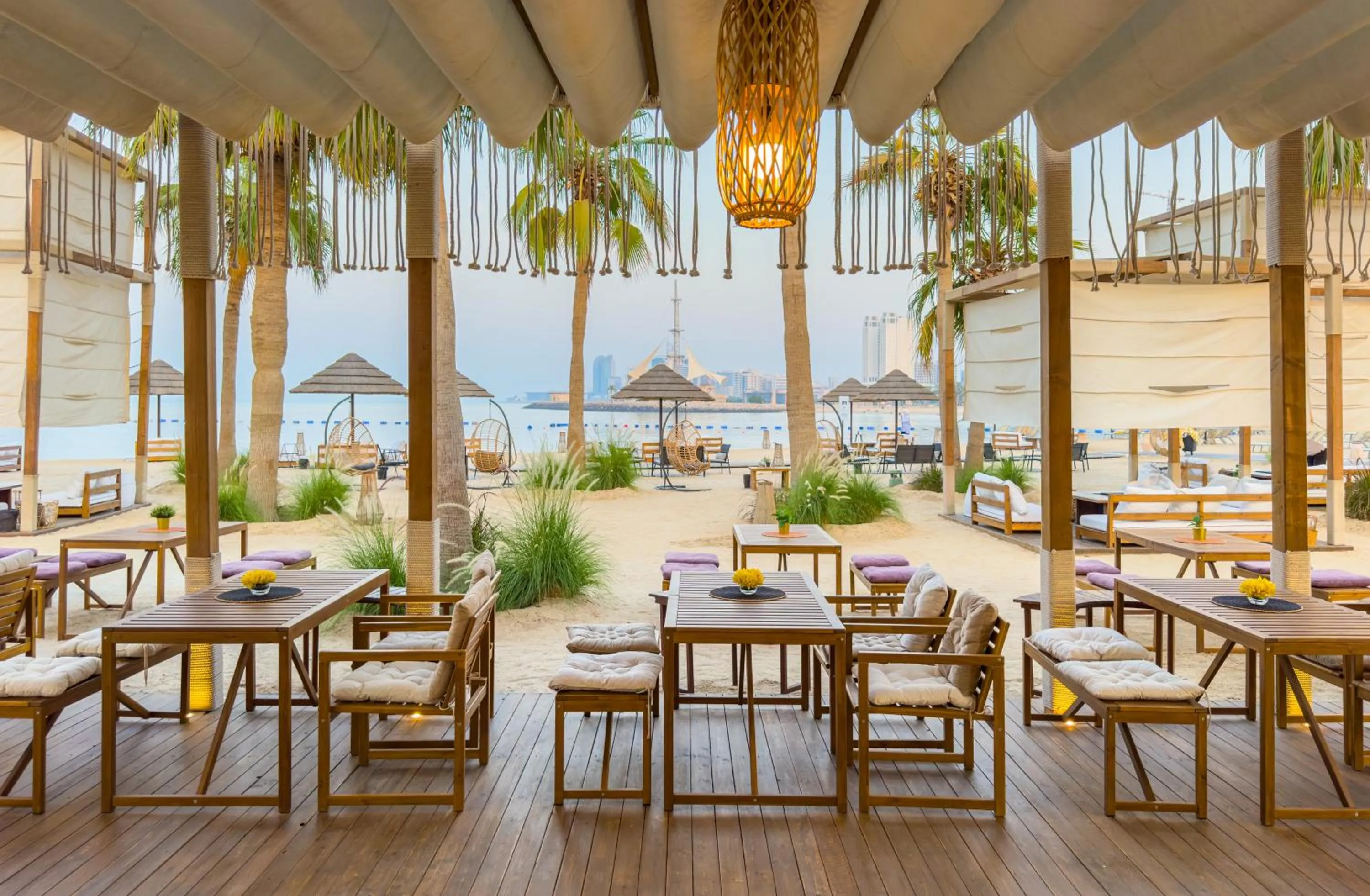 Restaurant/places to eat in Marina Hotel