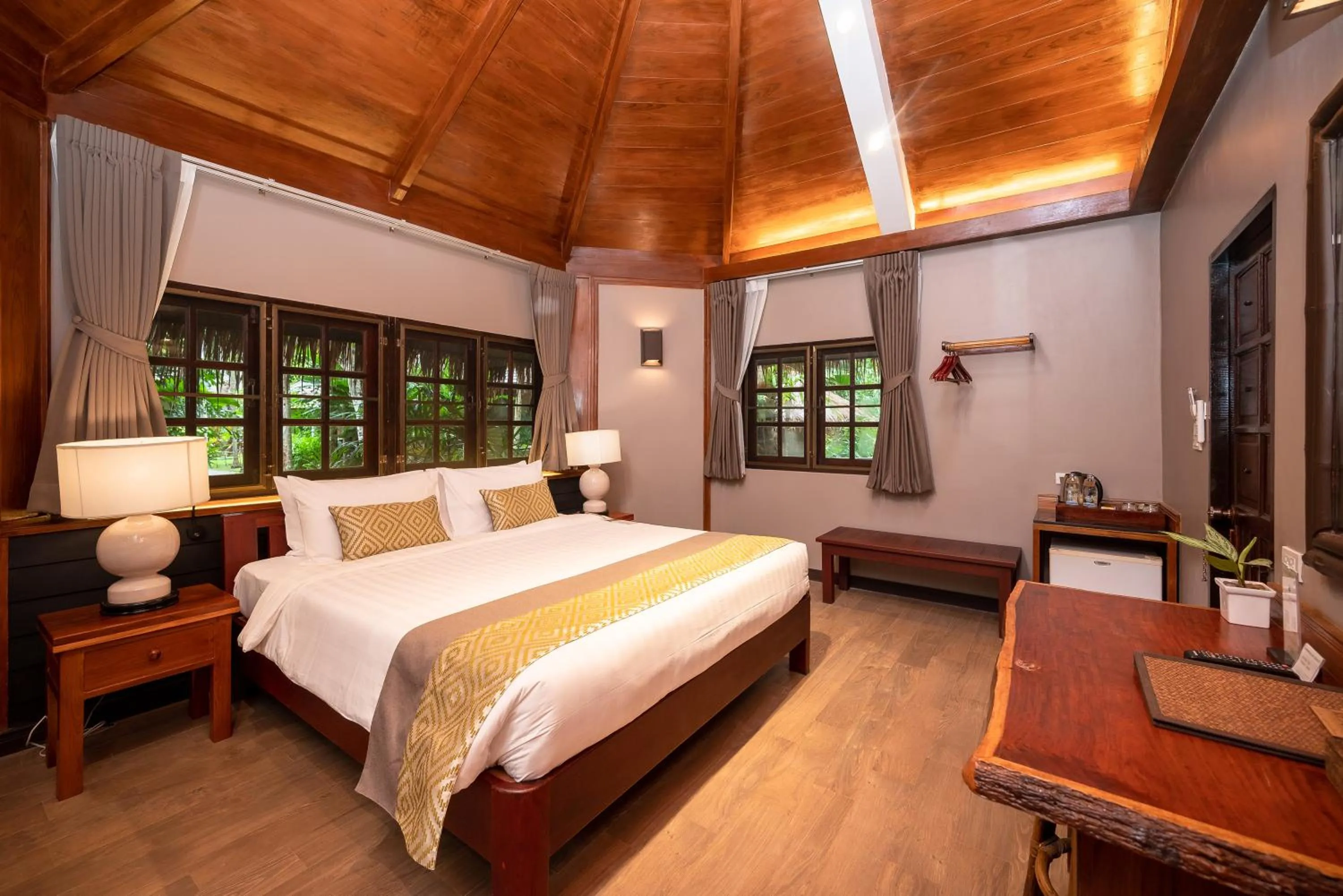 Bedroom, Bed in River Kwai Resotel