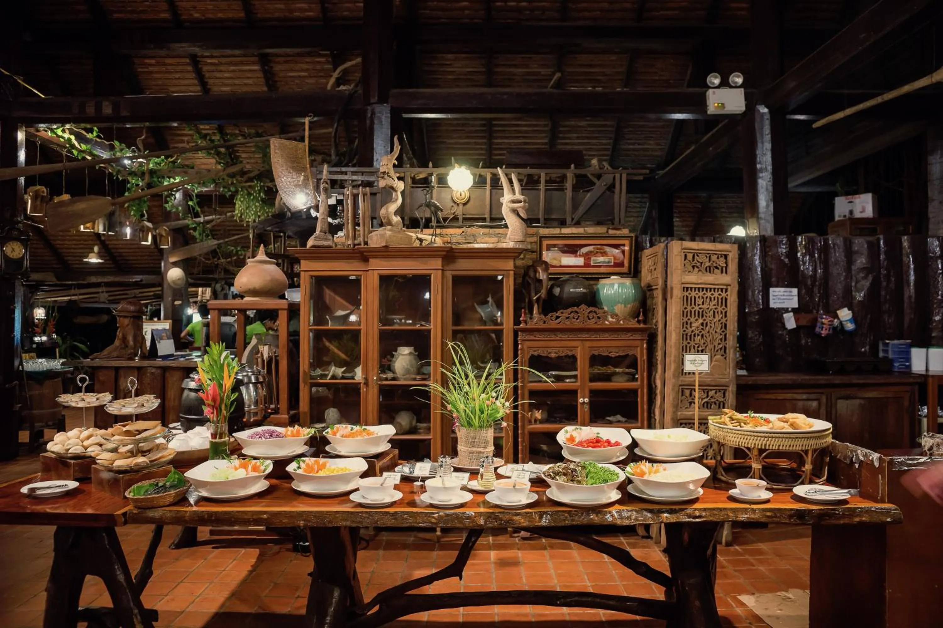 Restaurant/places to eat in River Kwai Resotel