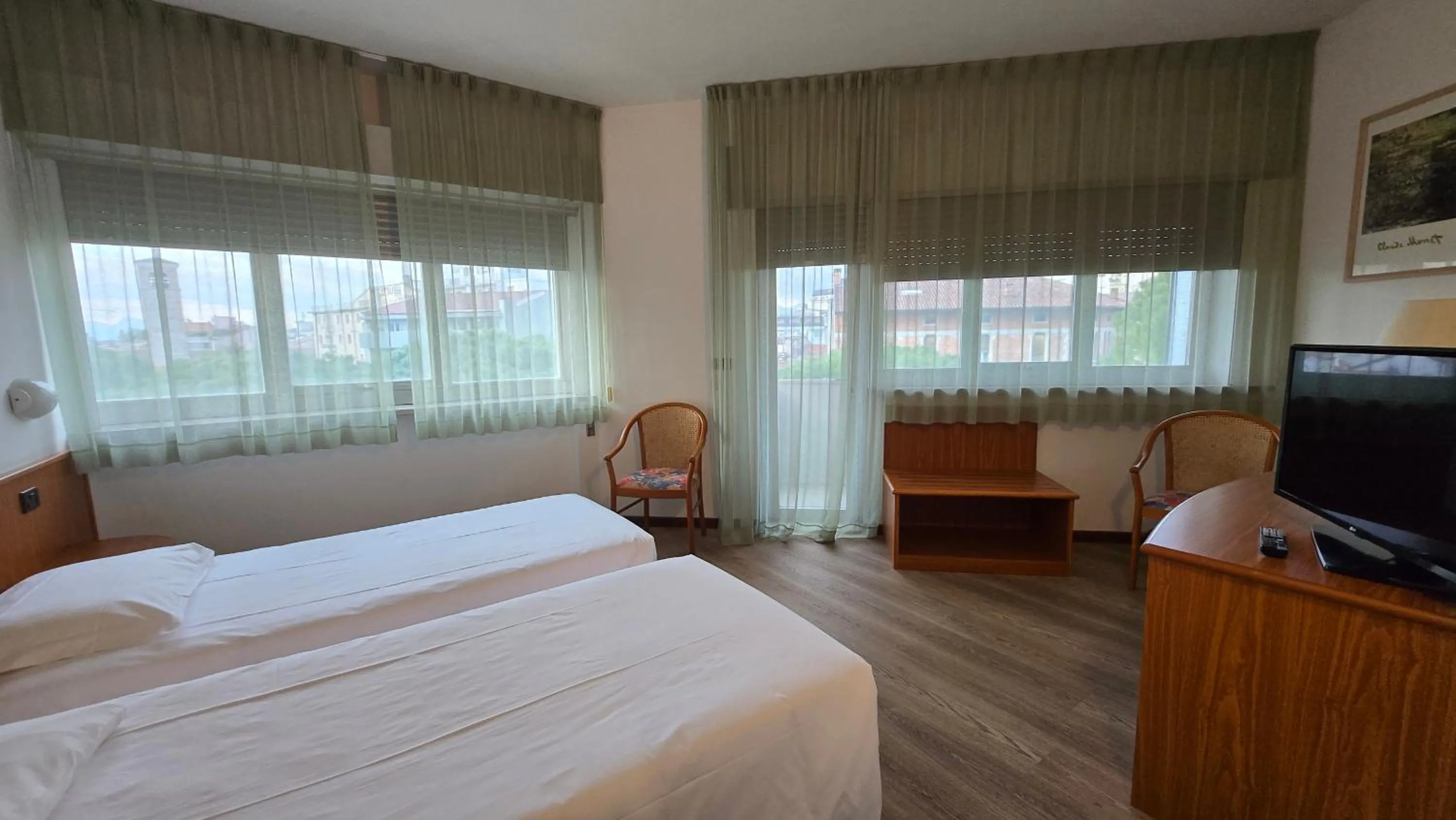 TV and multimedia, Bed in Hotel Cristallo