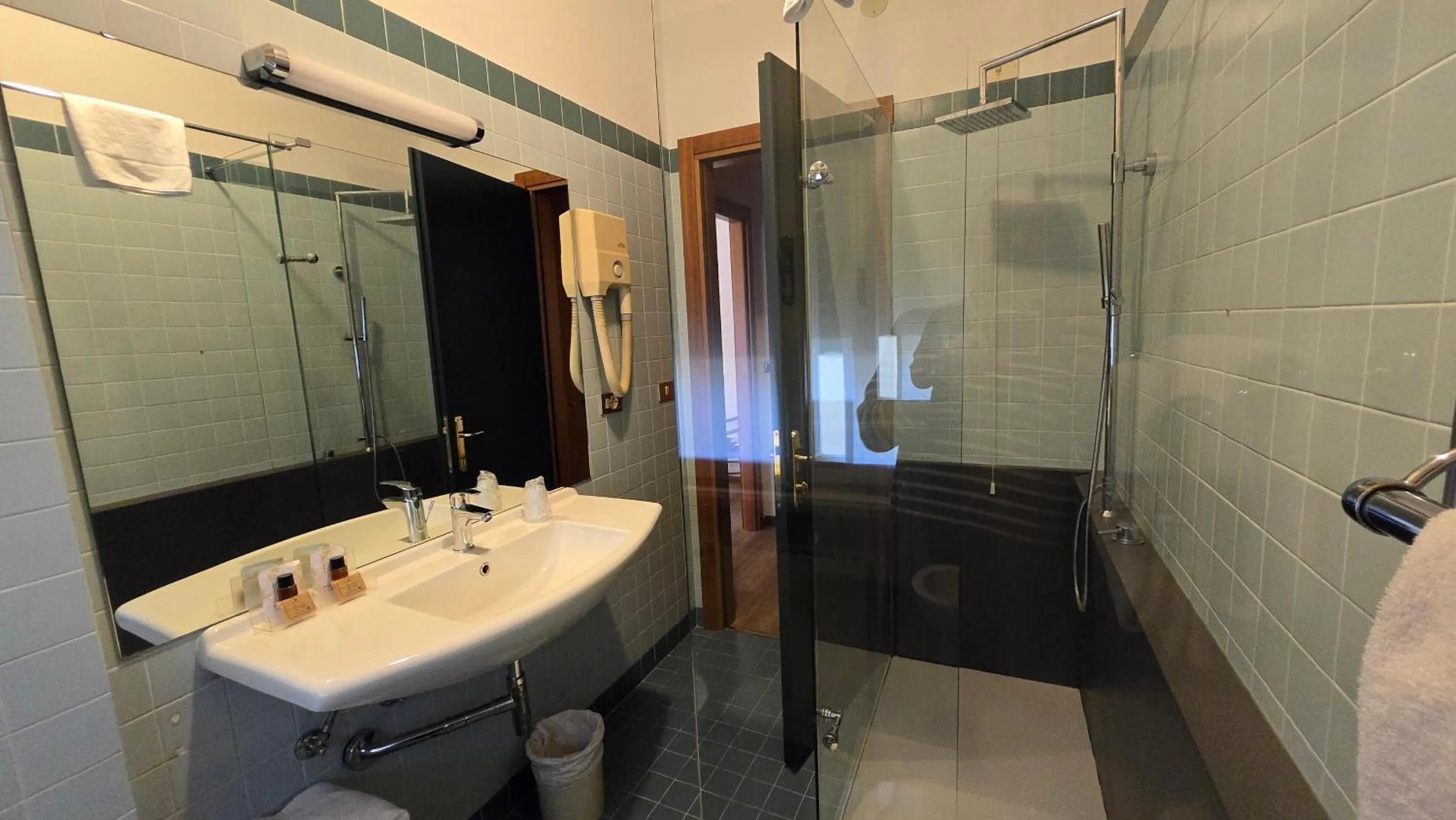 Shower in Hotel Cristallo