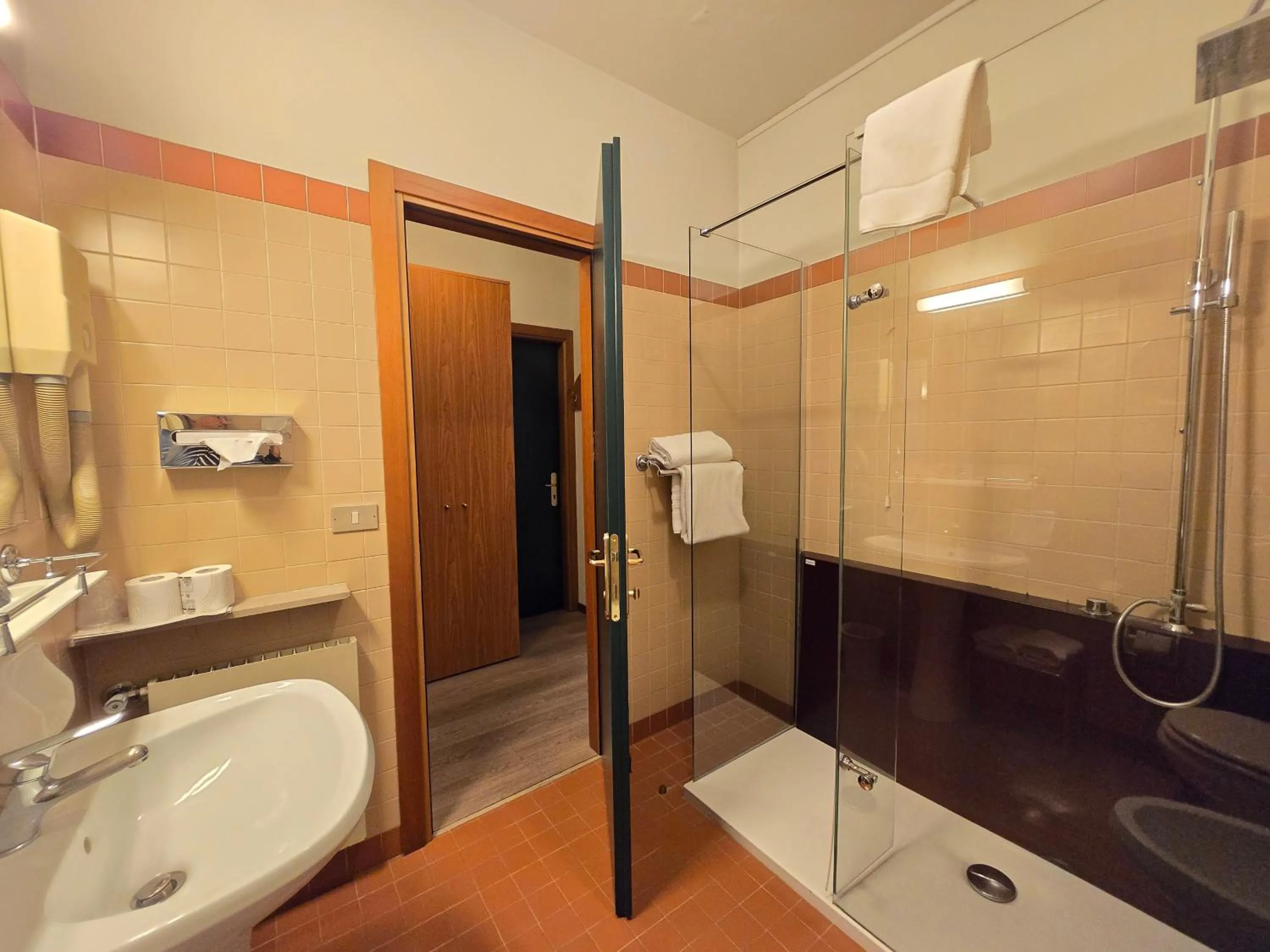 Shower in Hotel Cristallo