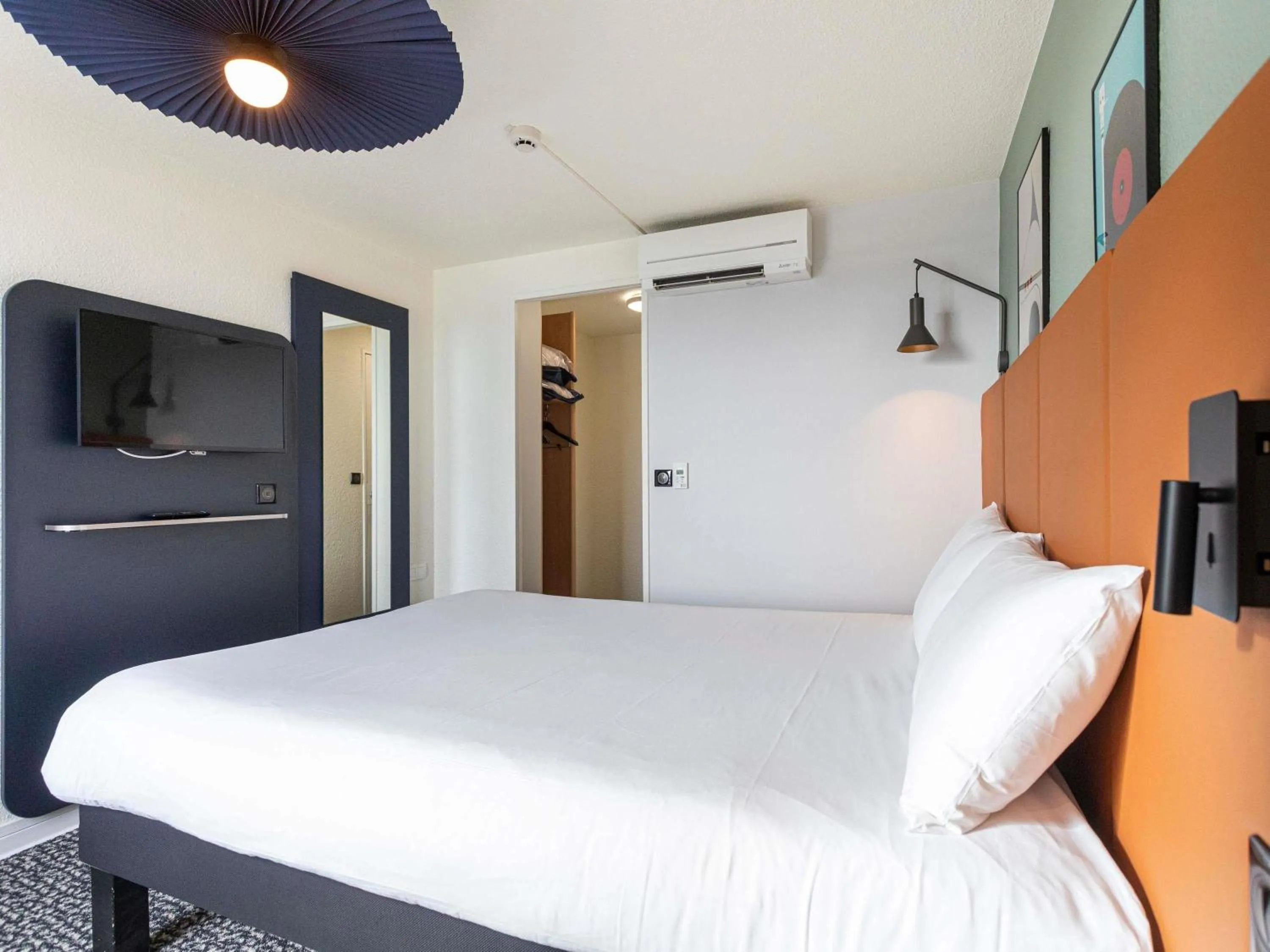 Bedroom, Bed in ibis Granville Port De Plaisance