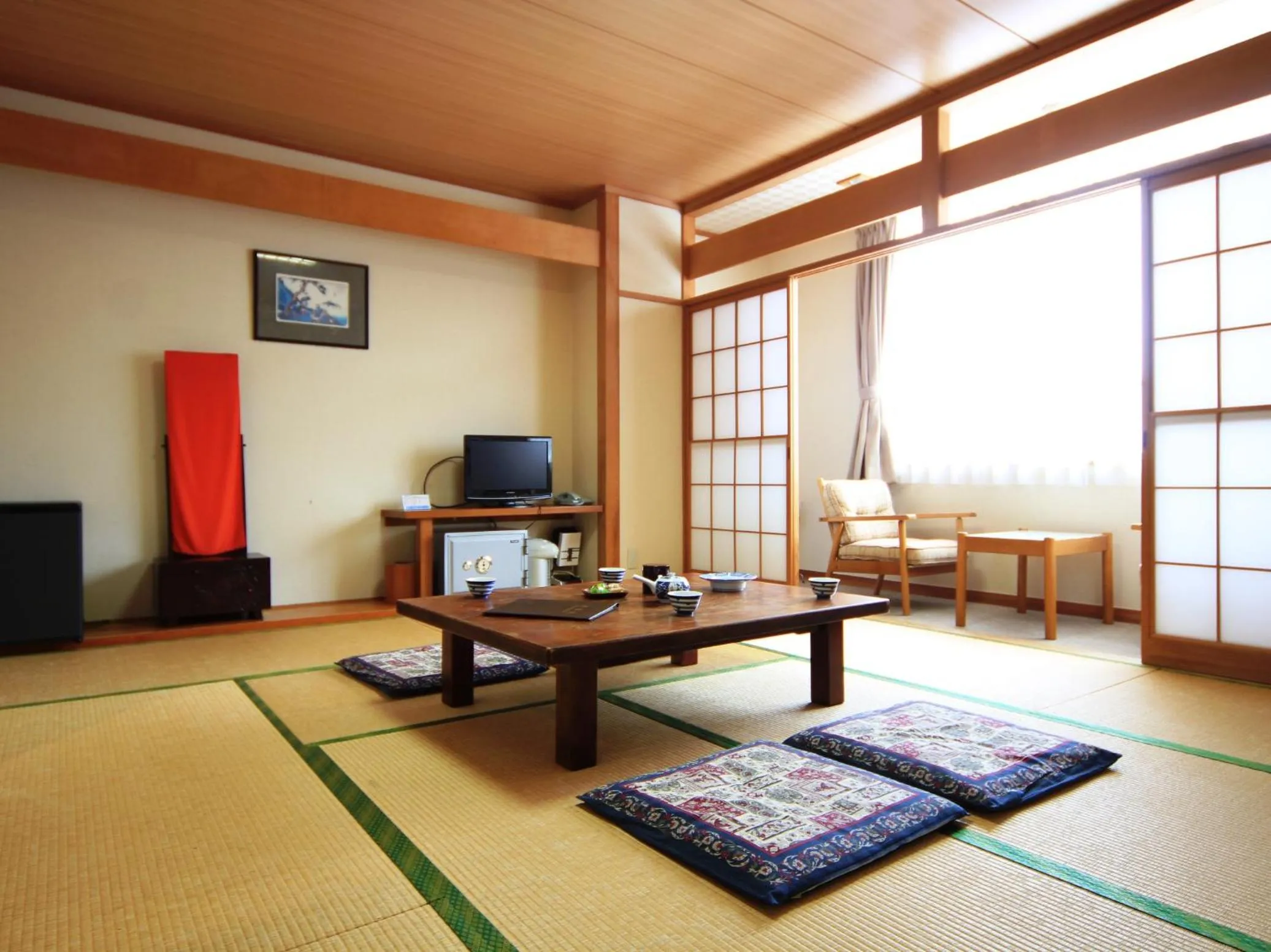 Photo of the whole room in Komao