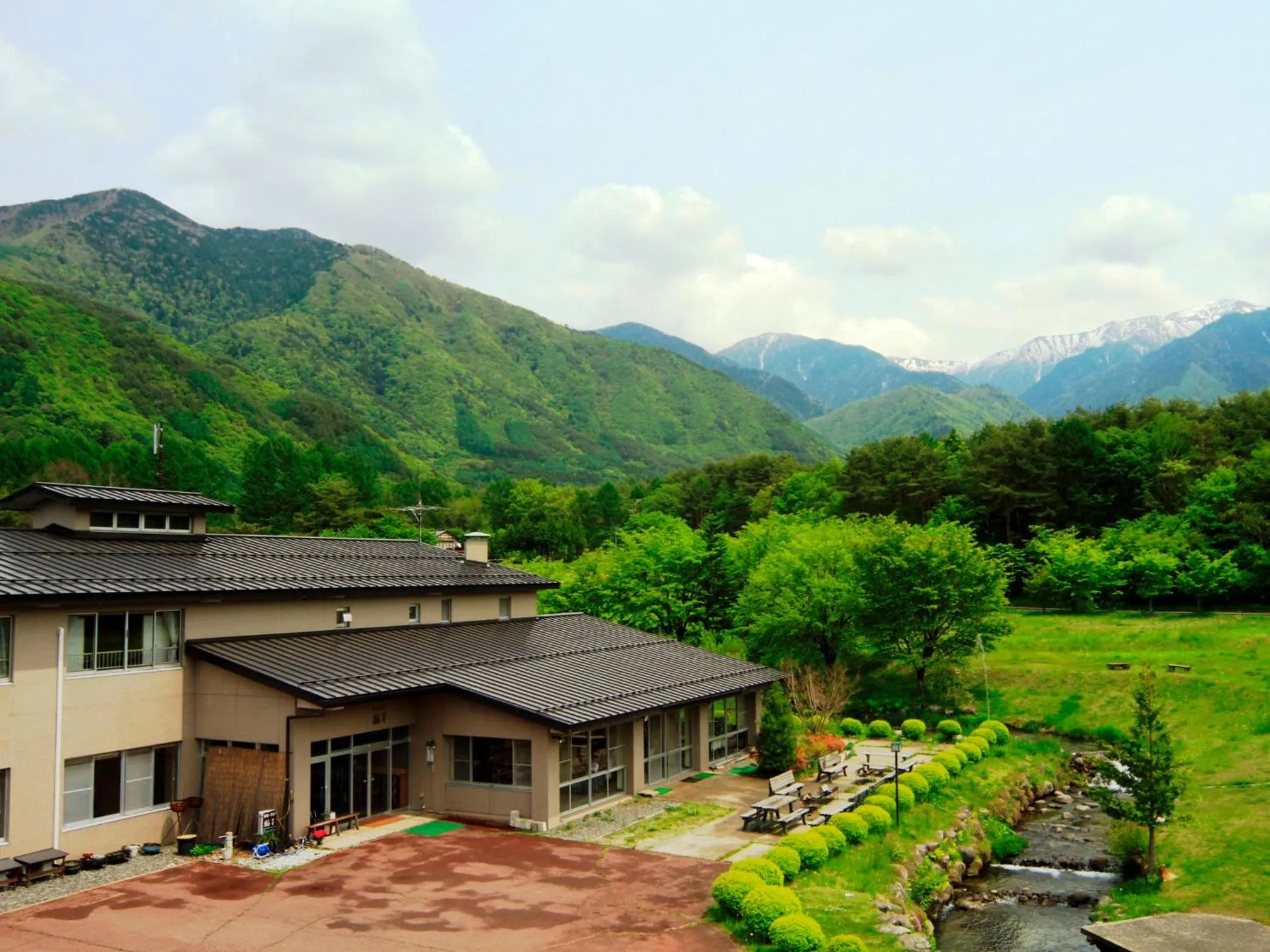 Facade/entrance in Komao