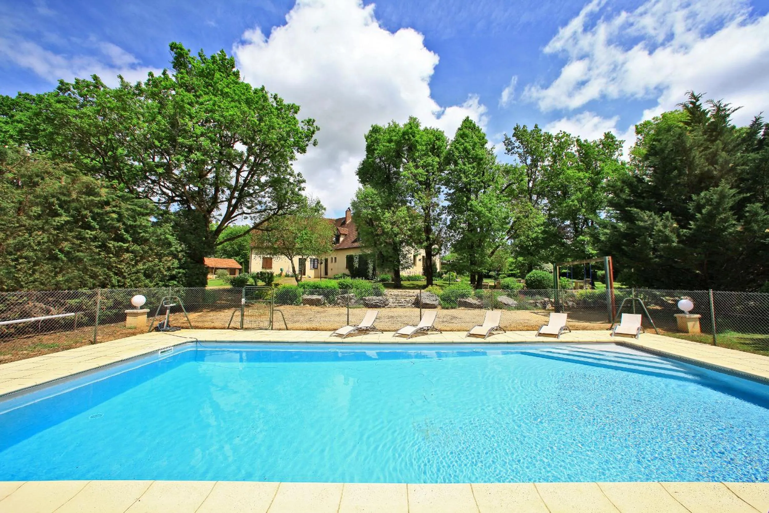 Swimming pool in Hostellerie du Causse