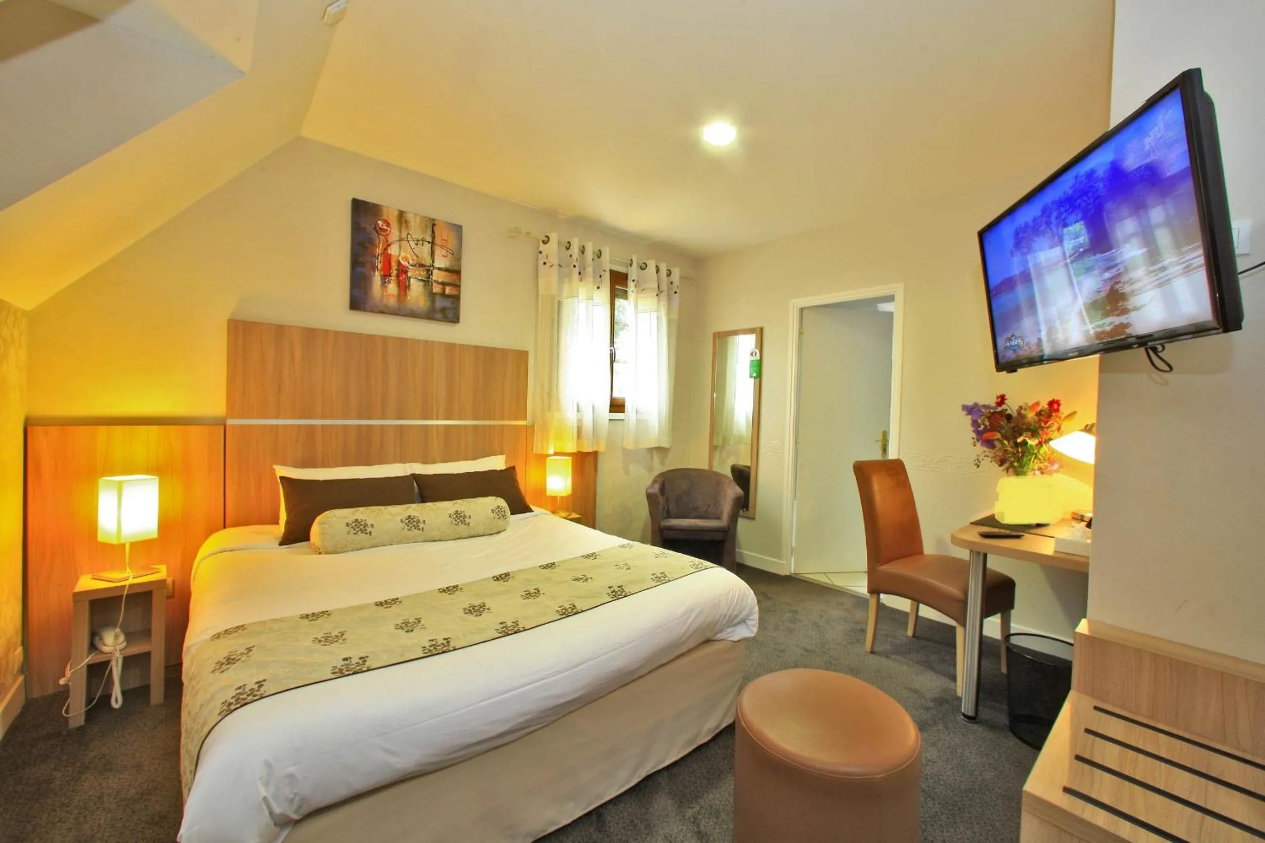 Bedroom, Bed in Hostellerie du Causse