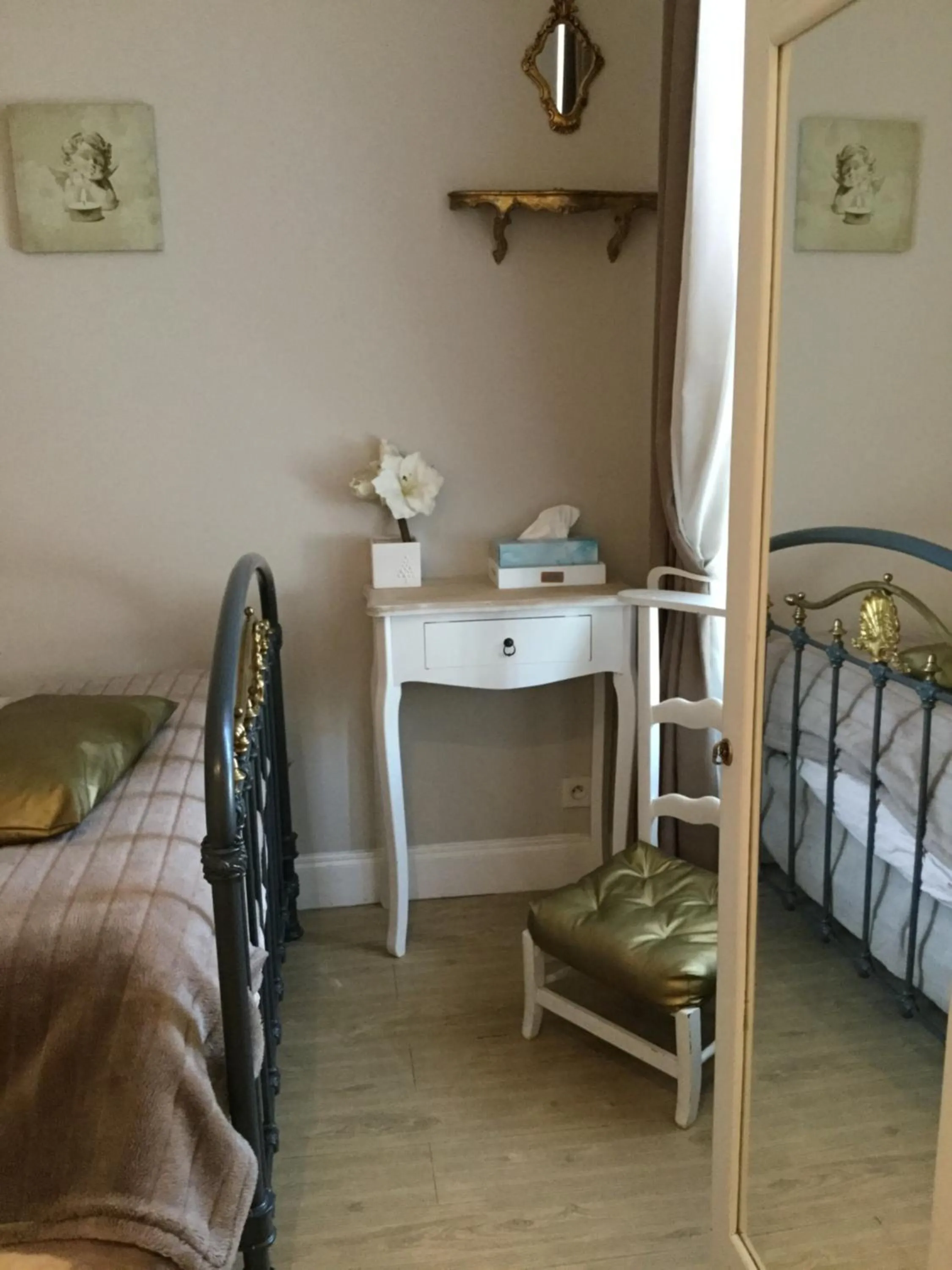 Internal: Not applicable to any particular room, Bed in Le Clos de la tour