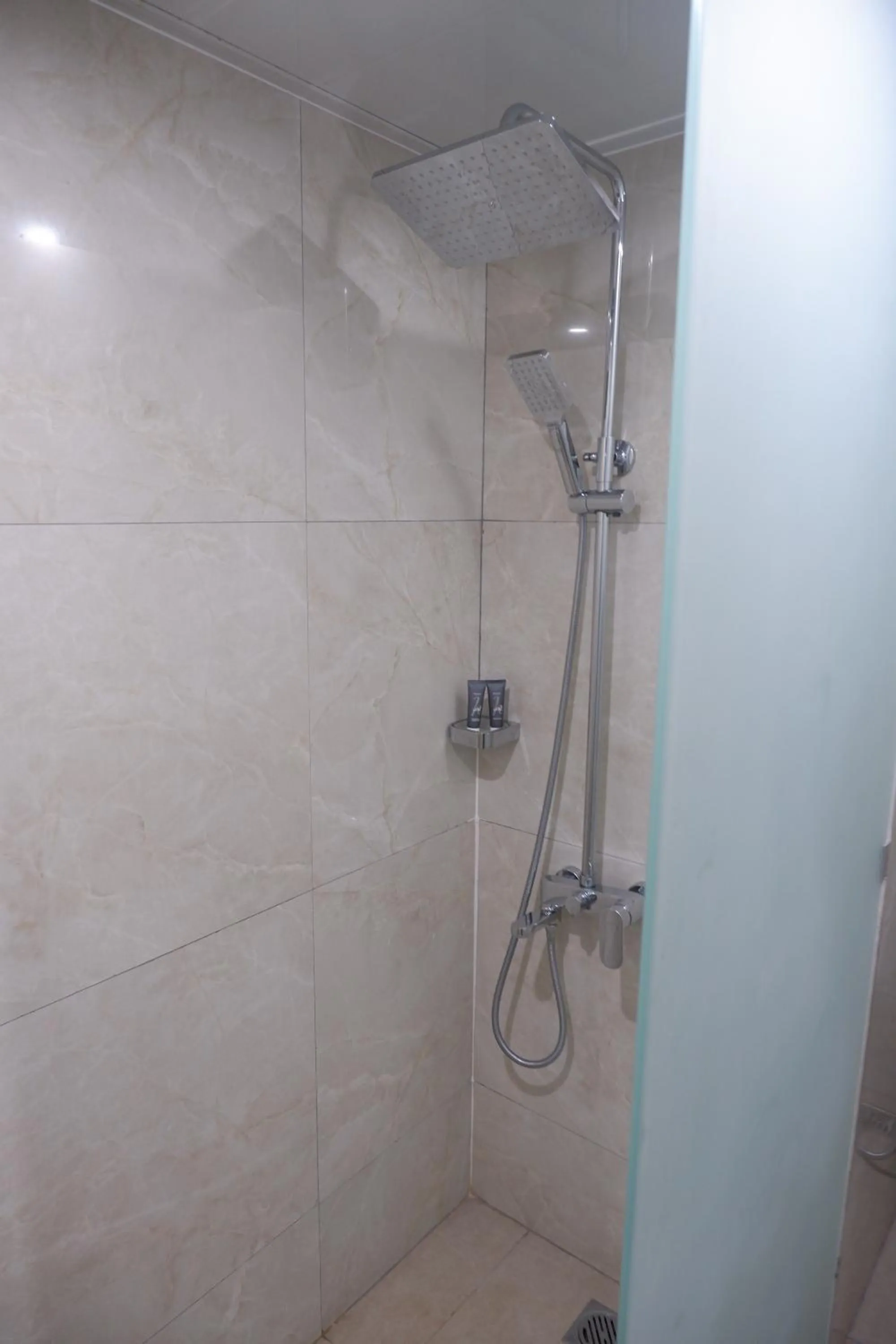 Shower in Horison Ultima Bandung
