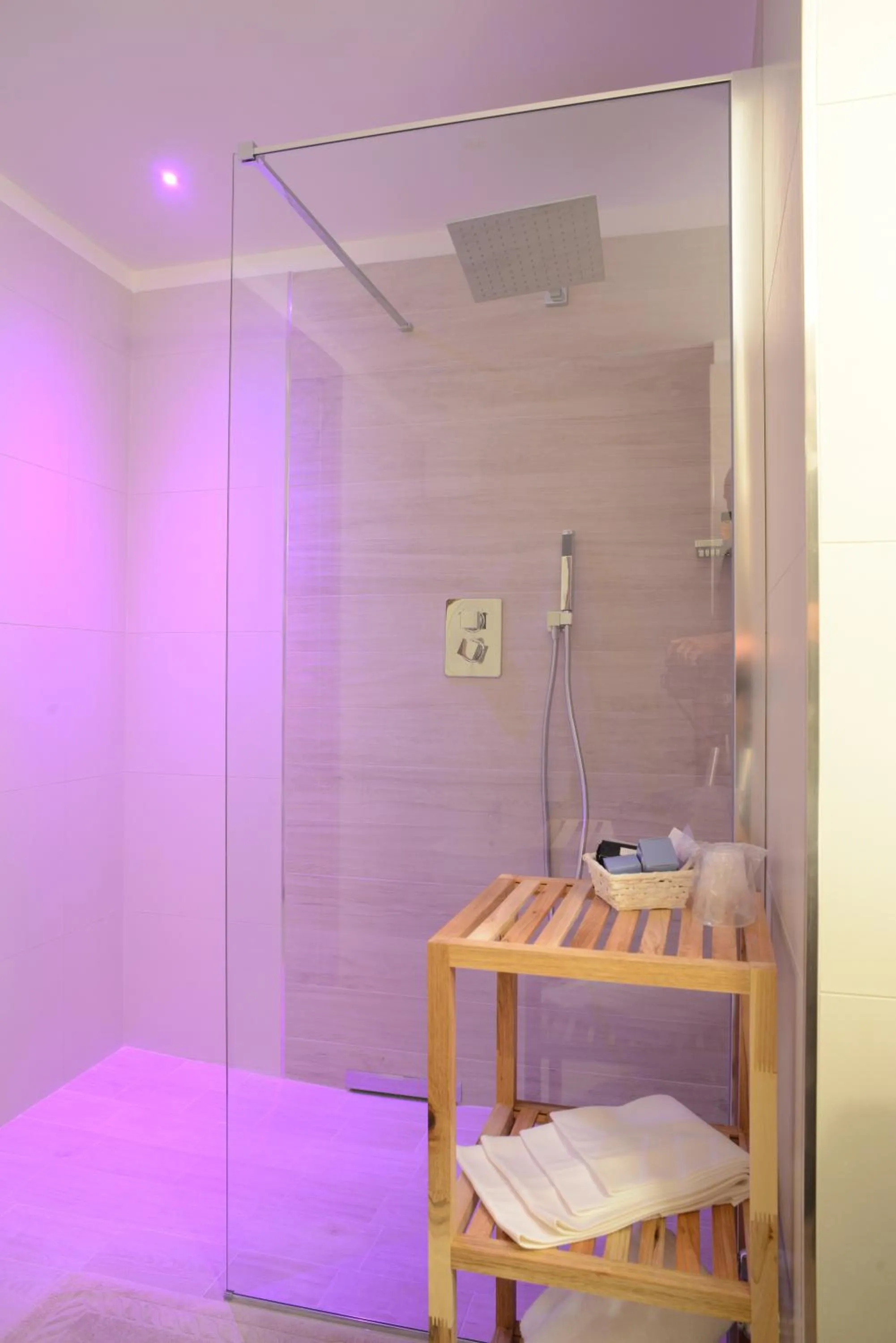 Shower in Albergo Italia