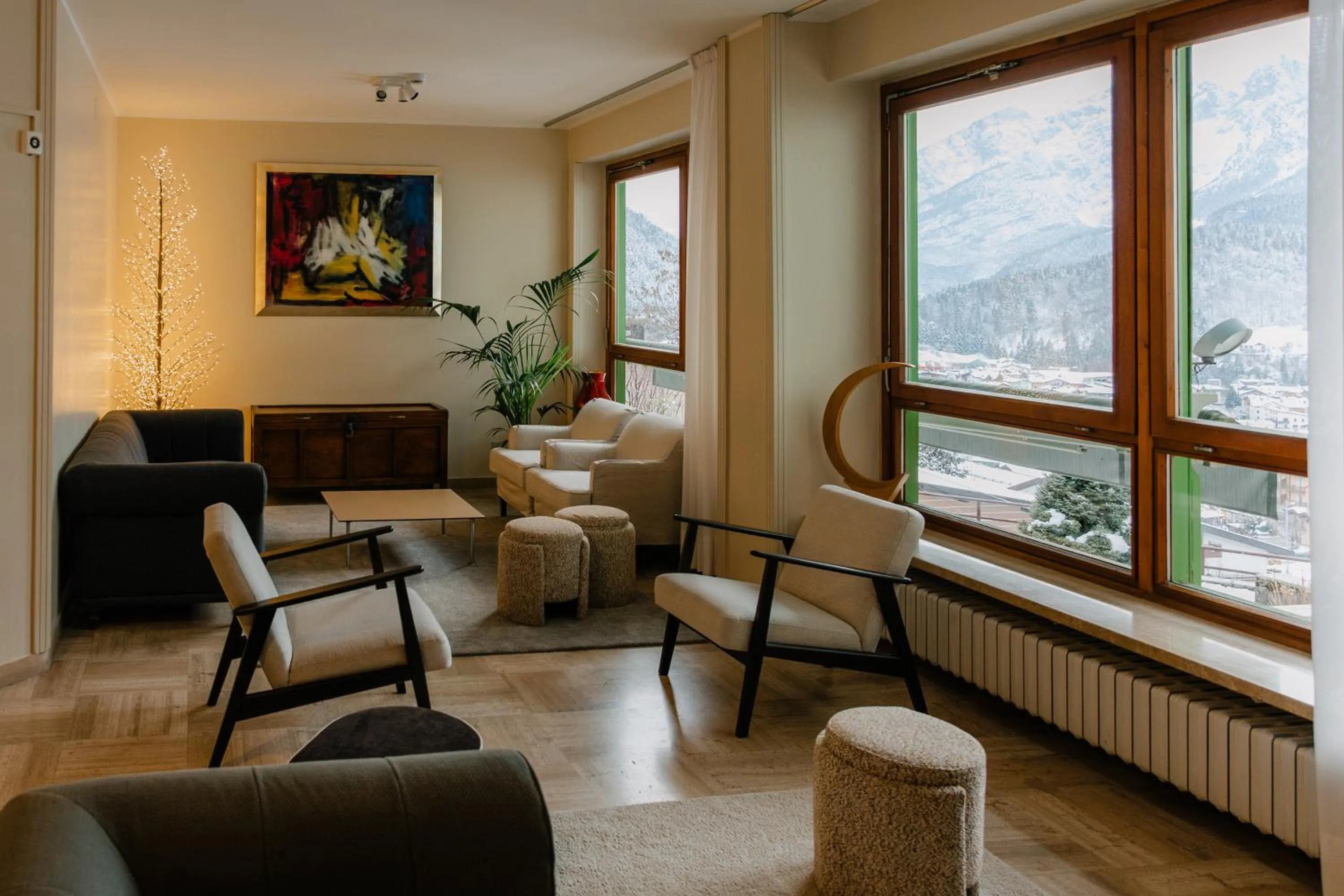 Communal lounge/ TV room in Hotel Costaverde "ai Roni"