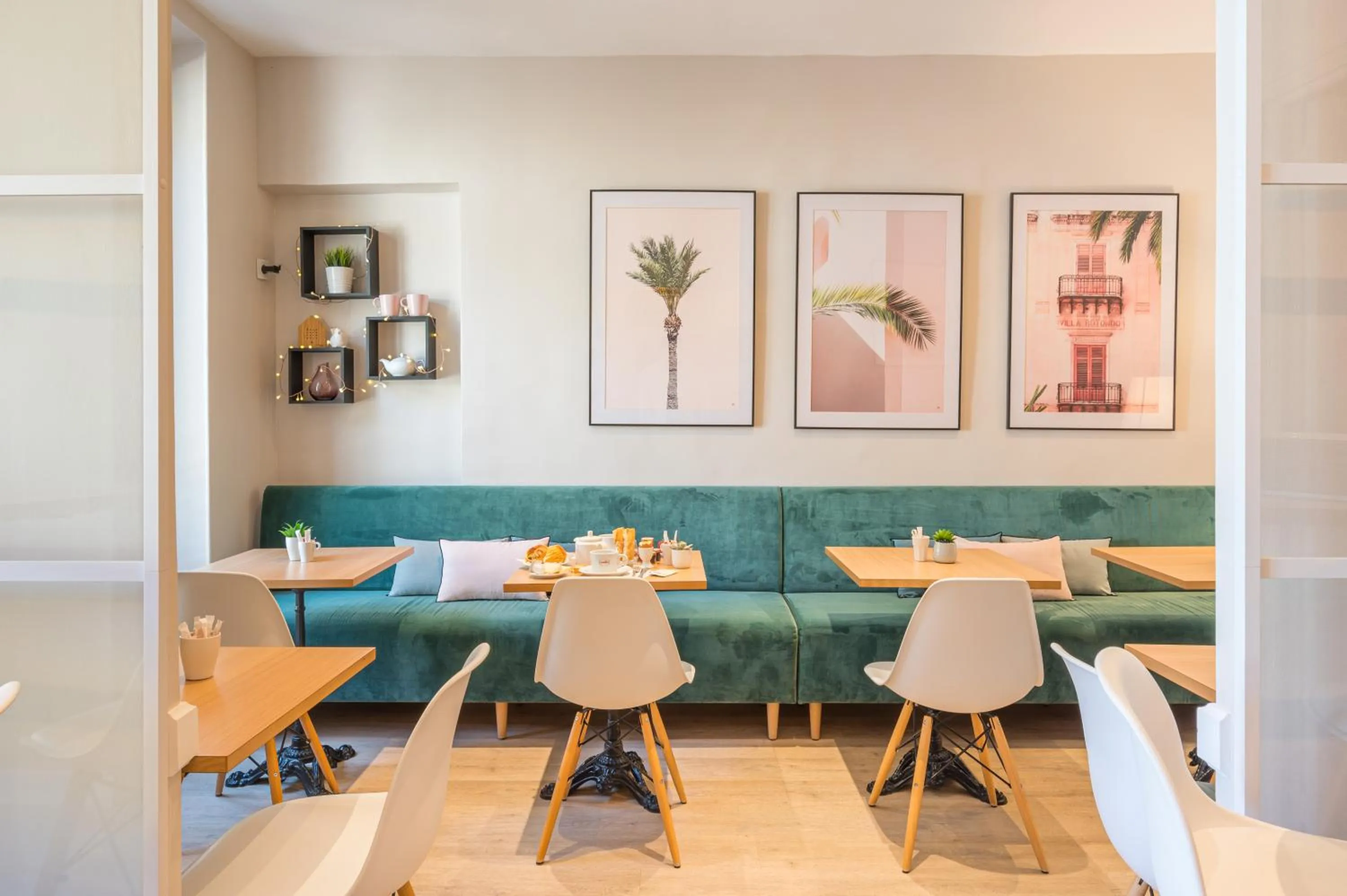 Breakfast in Hotel Select