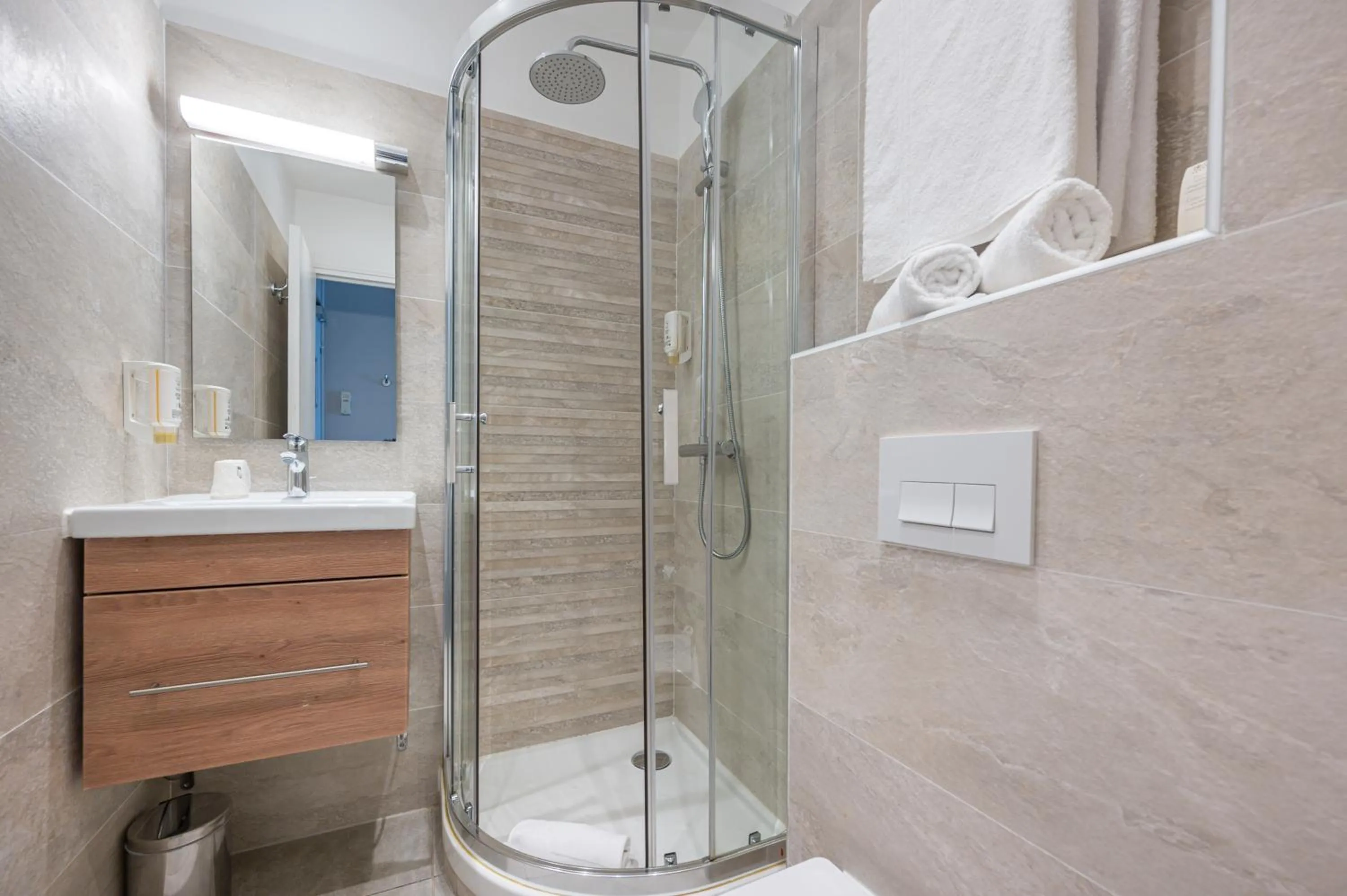 Bathroom in Hotel Select