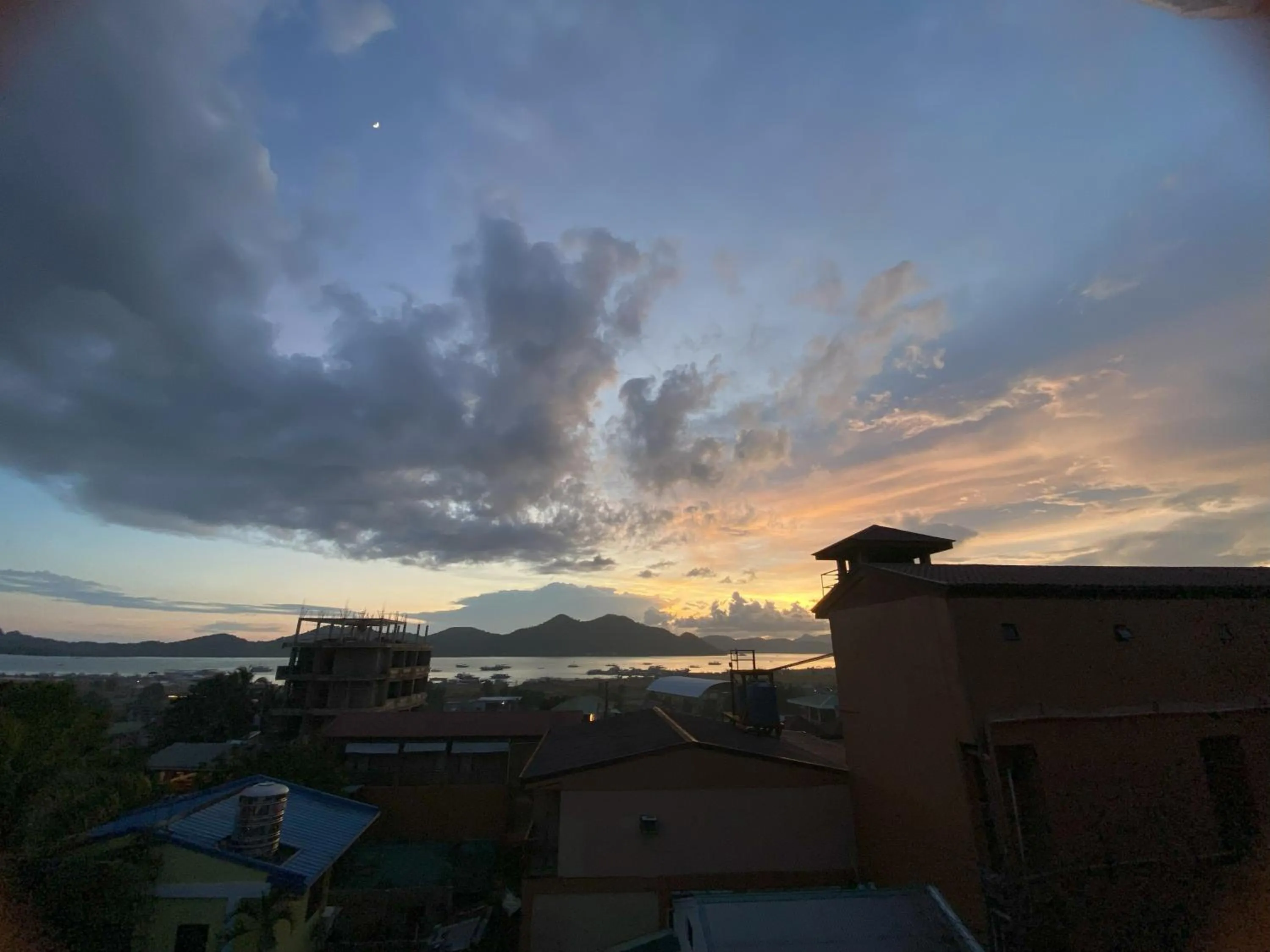 Property building in Macky's Hidden Inn