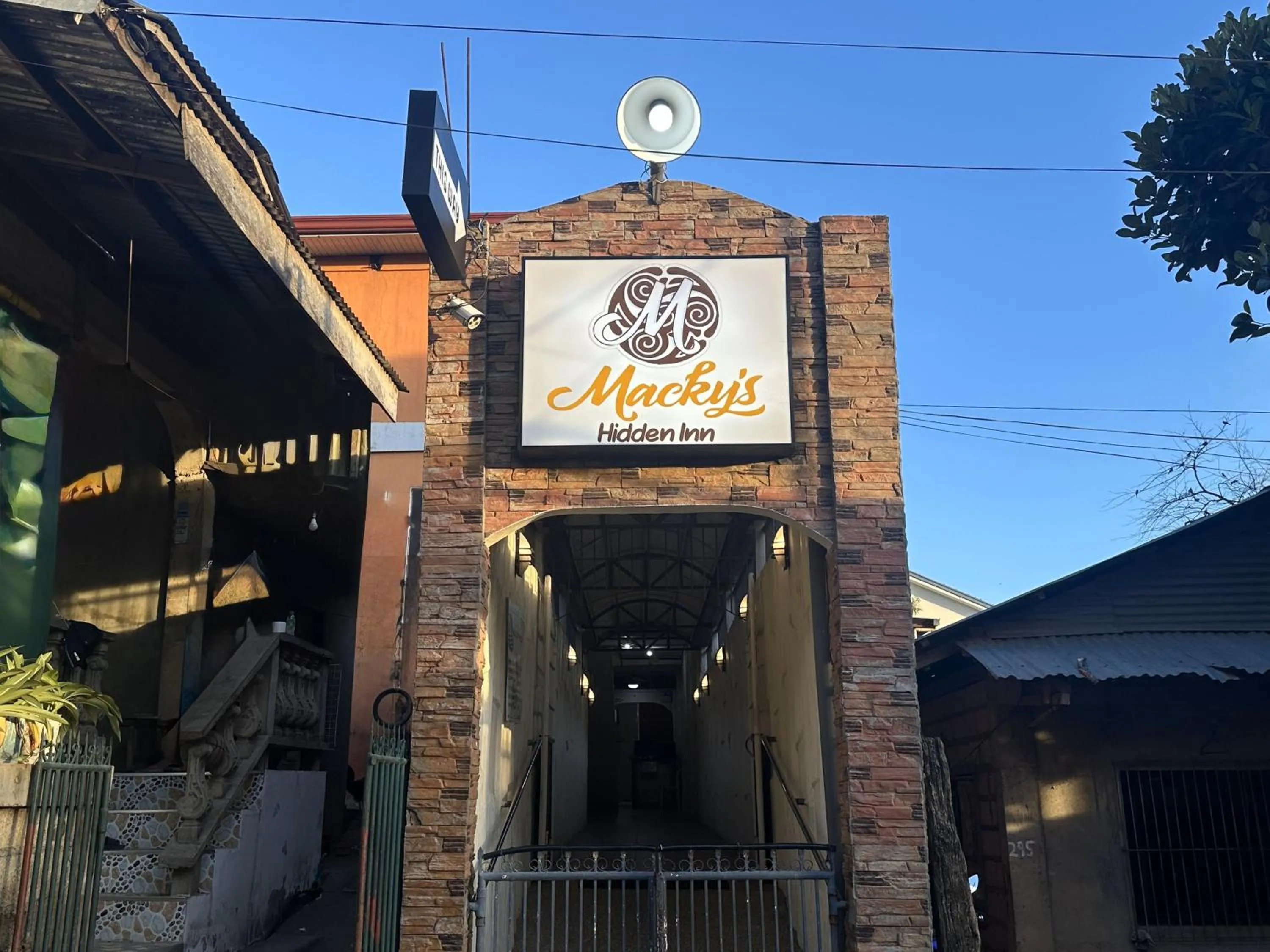 Property building in Macky's Hidden Inn