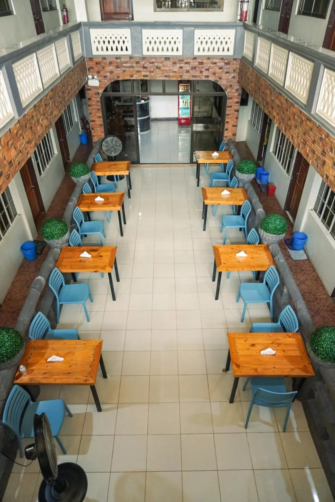 Restaurant/places to eat in Macky's Hidden Inn