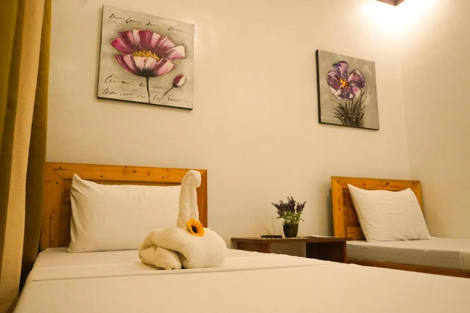 Bedroom, Bed in Macky's Hidden Inn