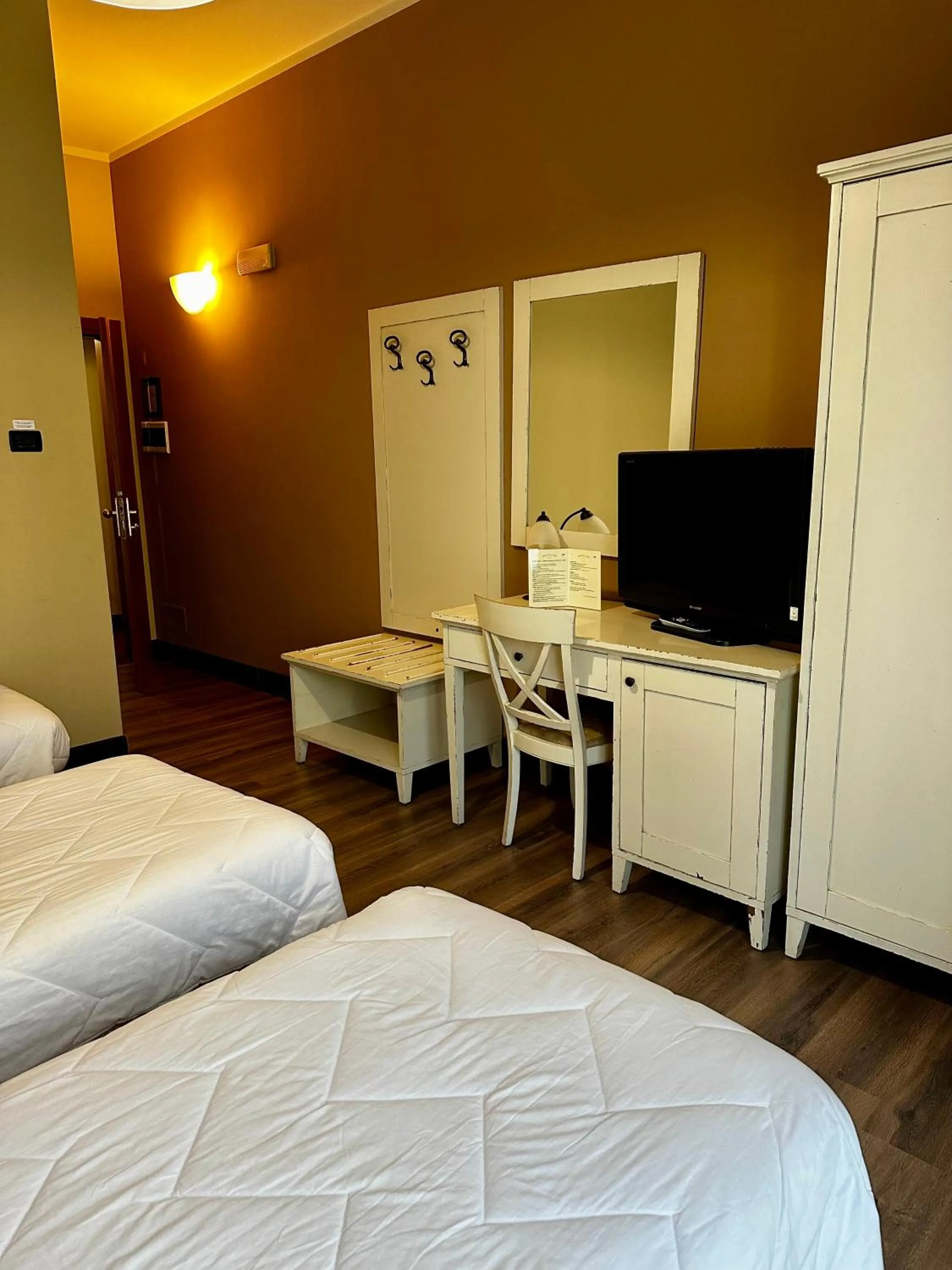 Photo of the whole room, Bed in Hotel De La Ville