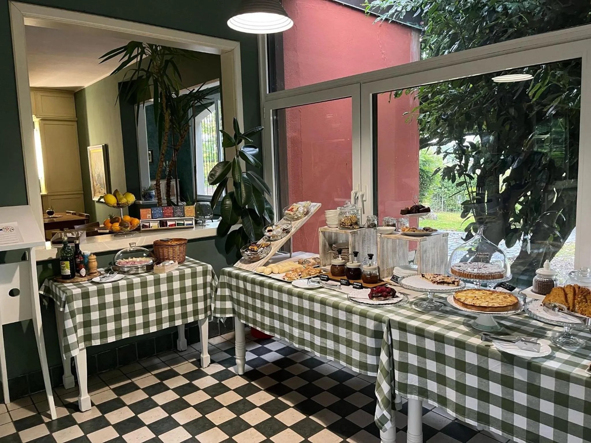 Breakfast in Hotel De La Ville