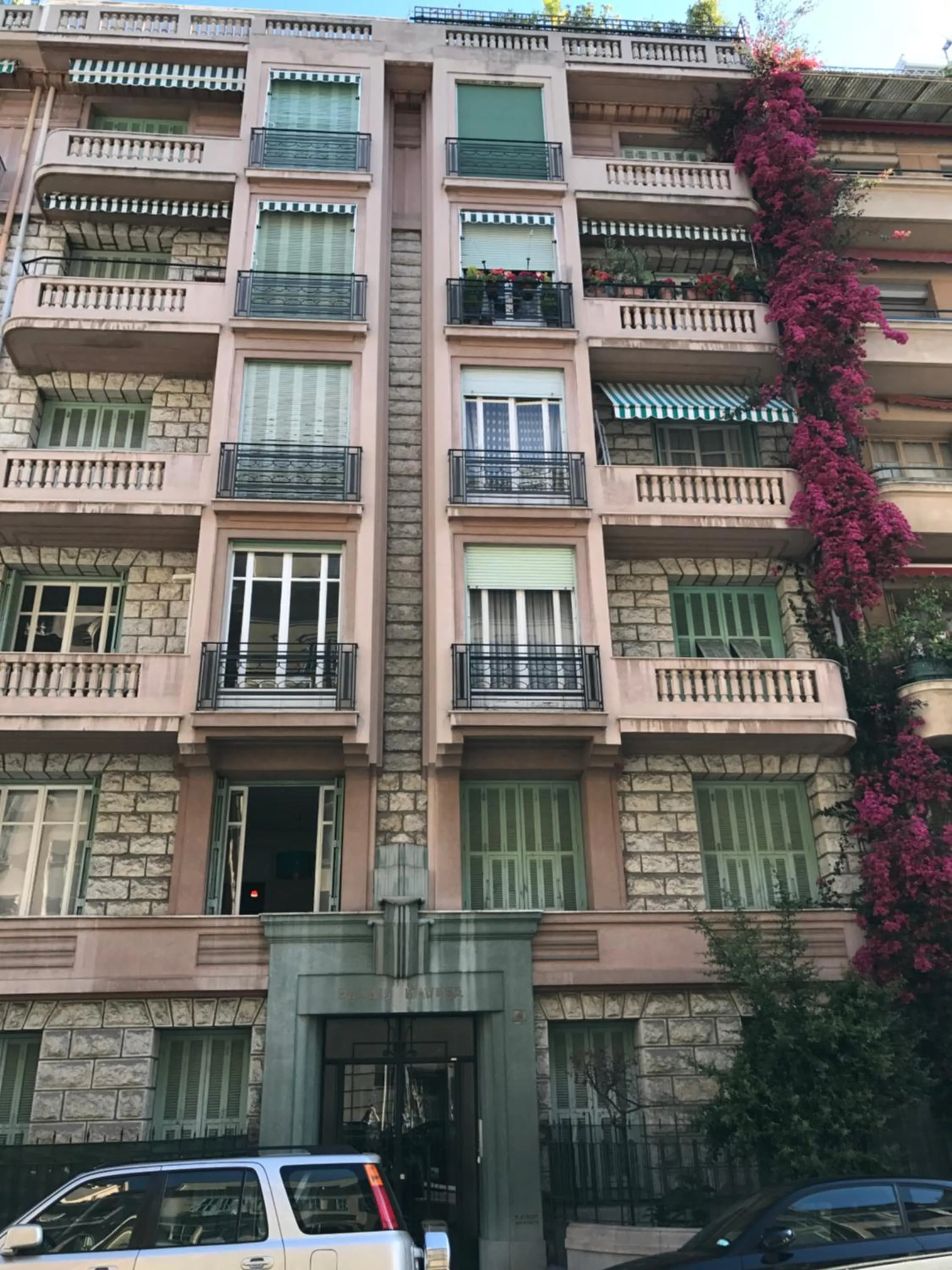 Facade/entrance in Palais Haydee