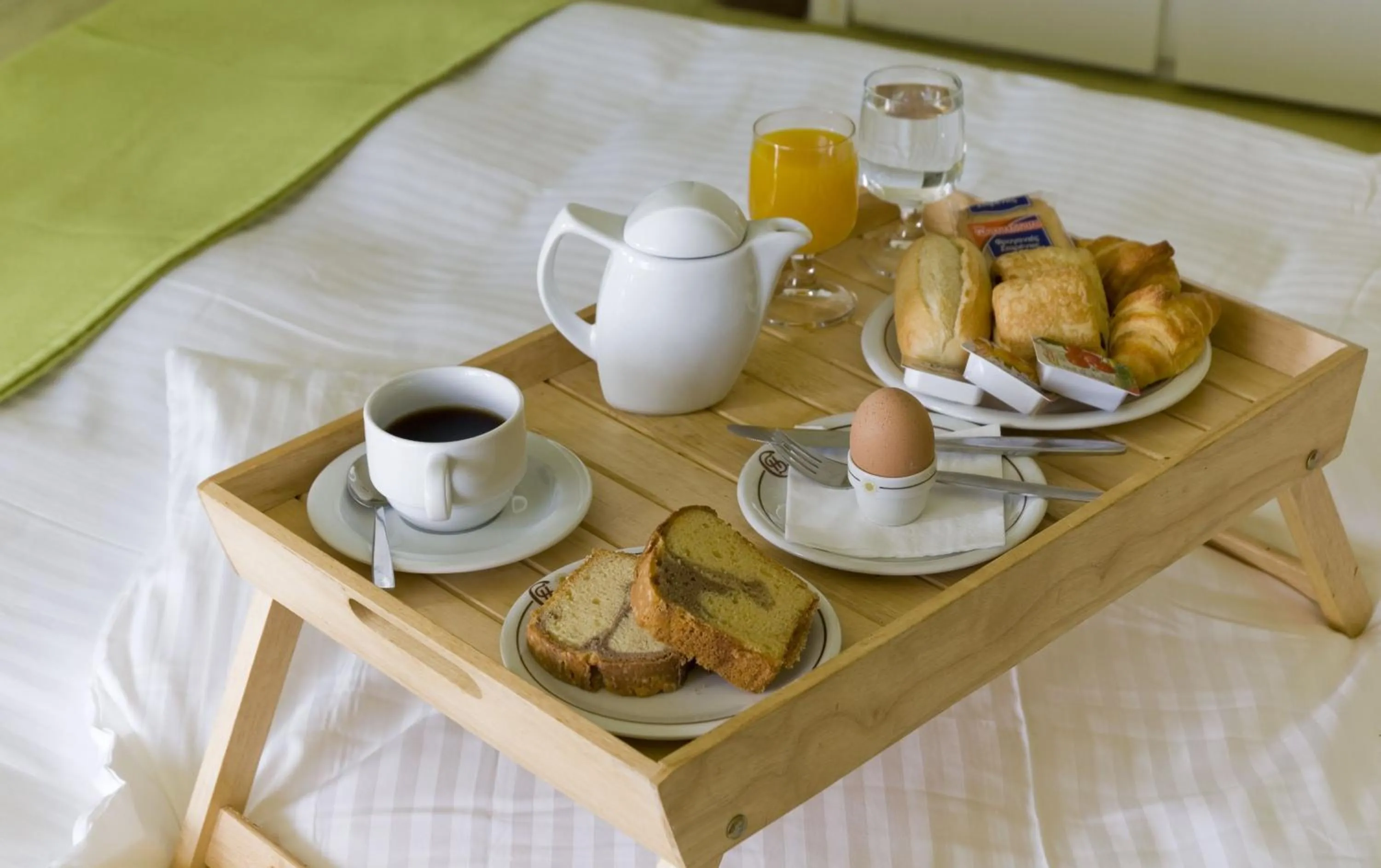 Coffee/tea facilities in Golden Sun Hotel