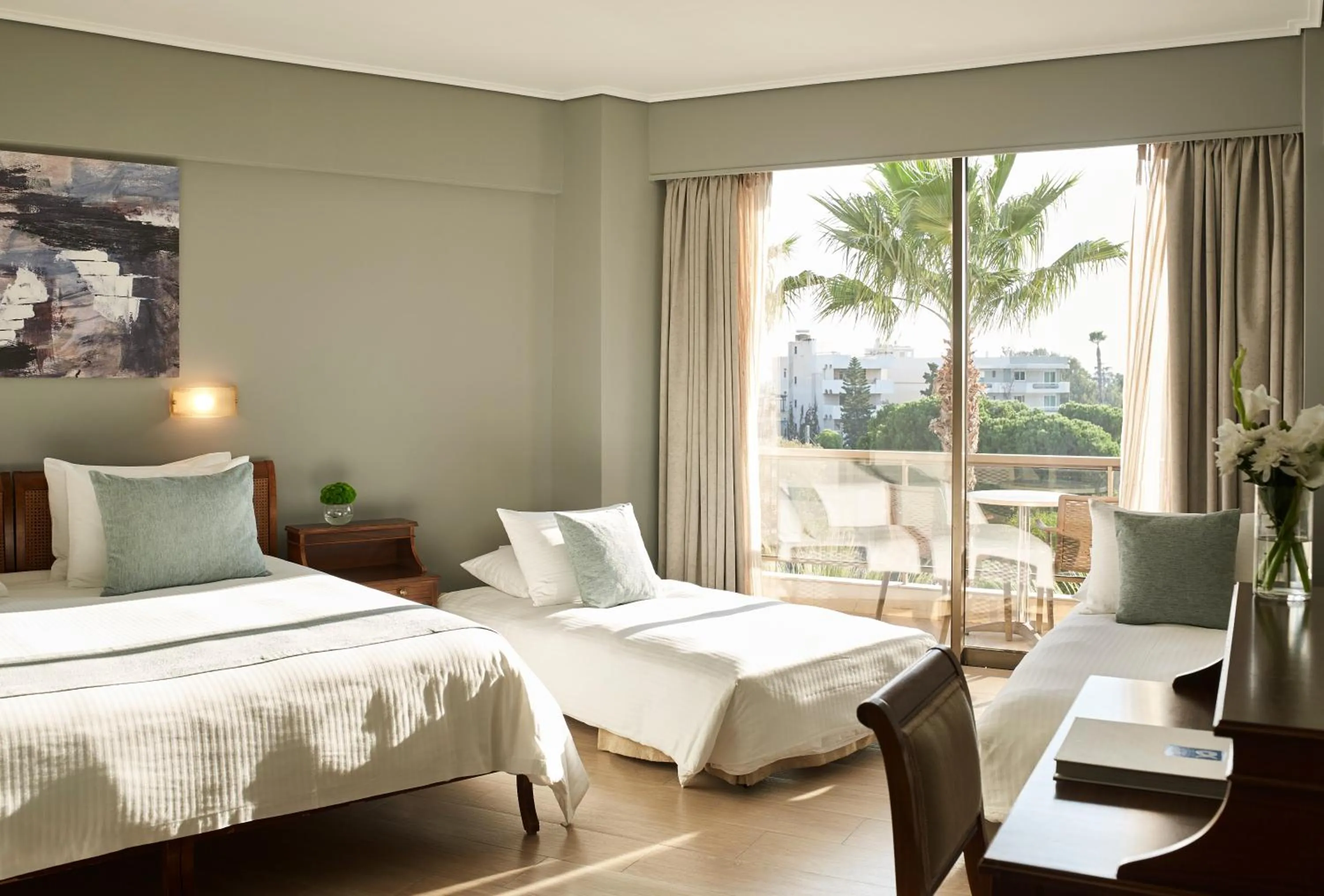 Garden, Bed in Golden Sun Hotel