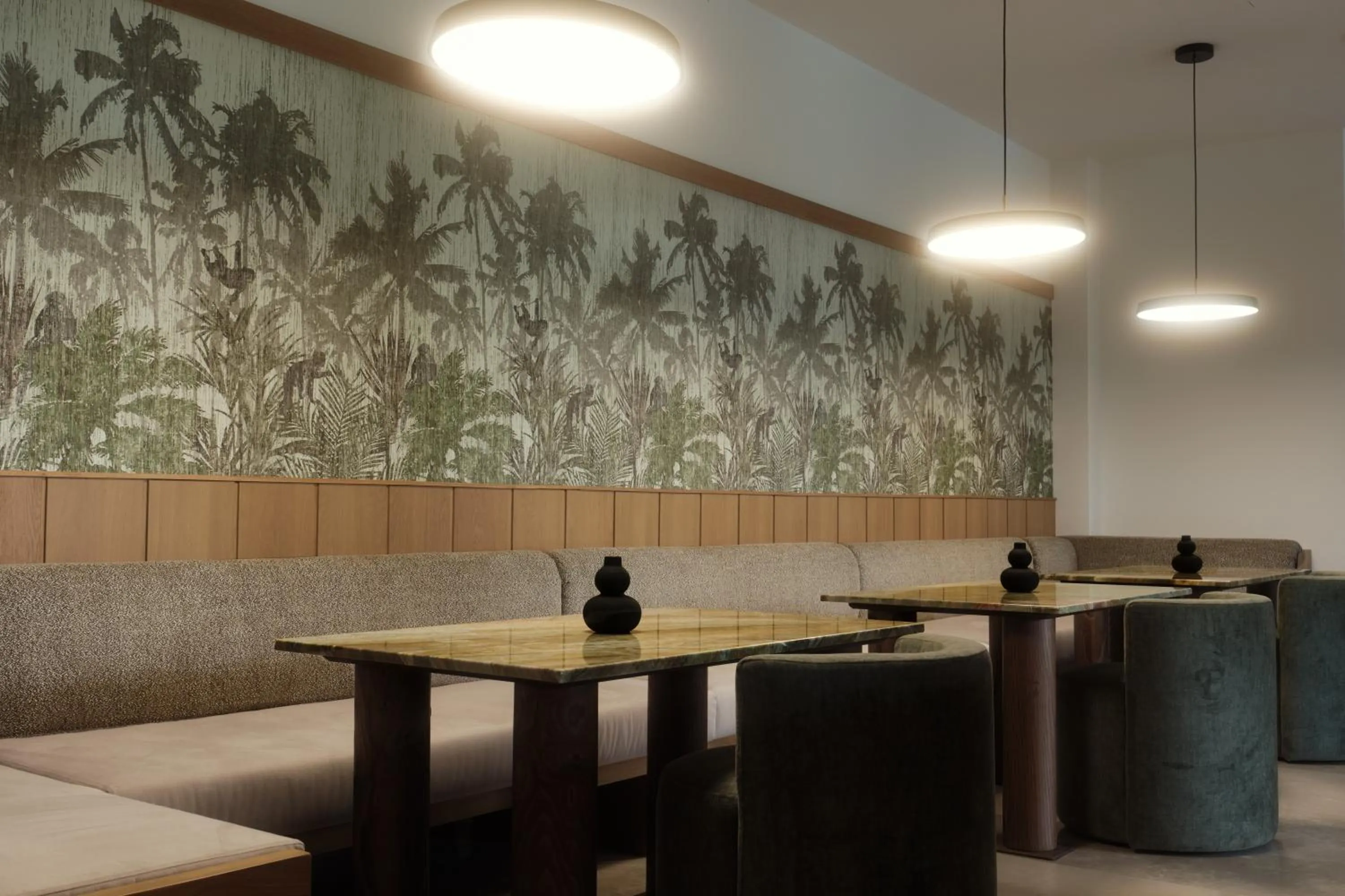 Restaurant/places to eat in Golden Sun Hotel